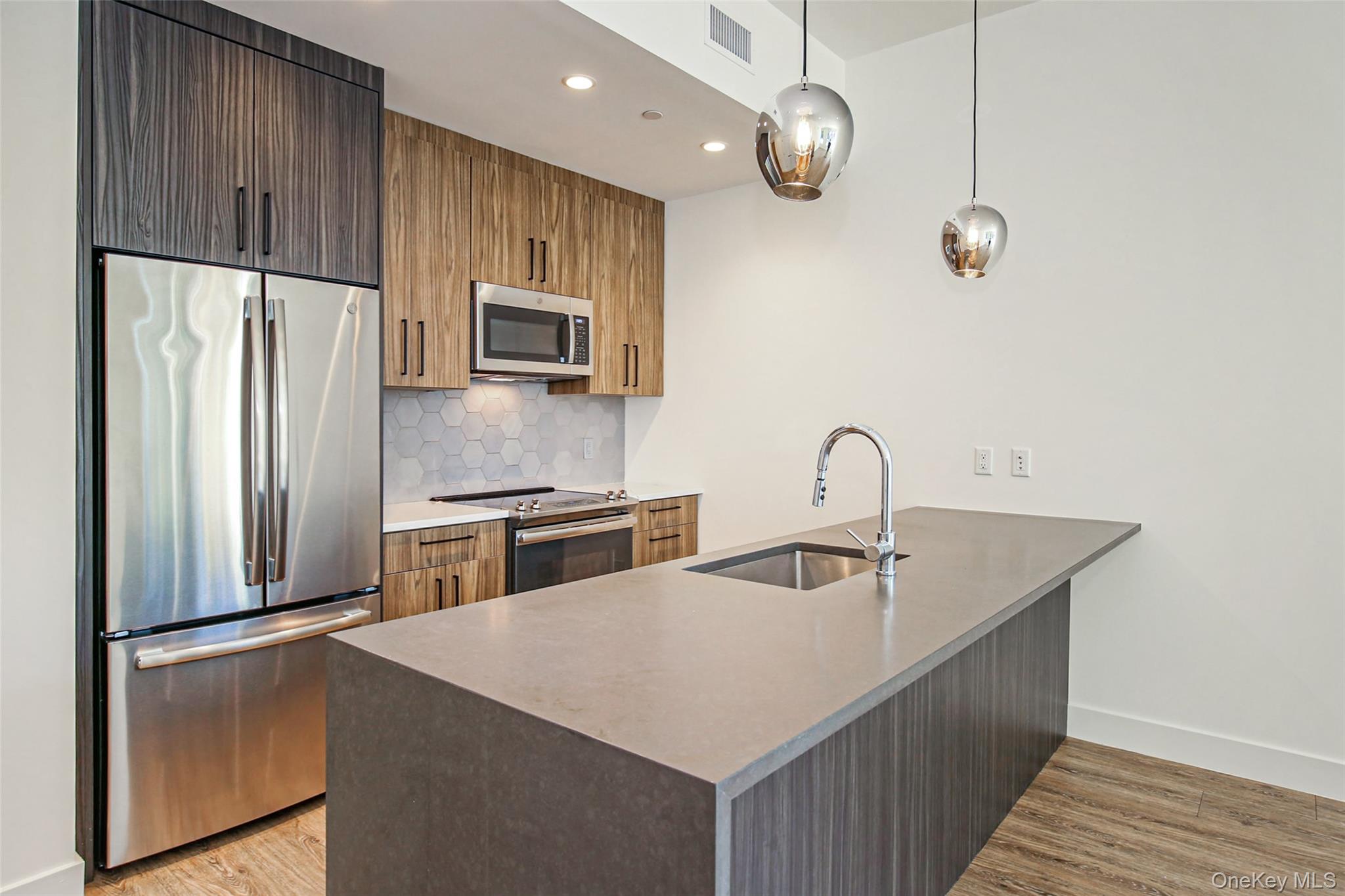 39 Washington Avenue 202 Property Photo 3