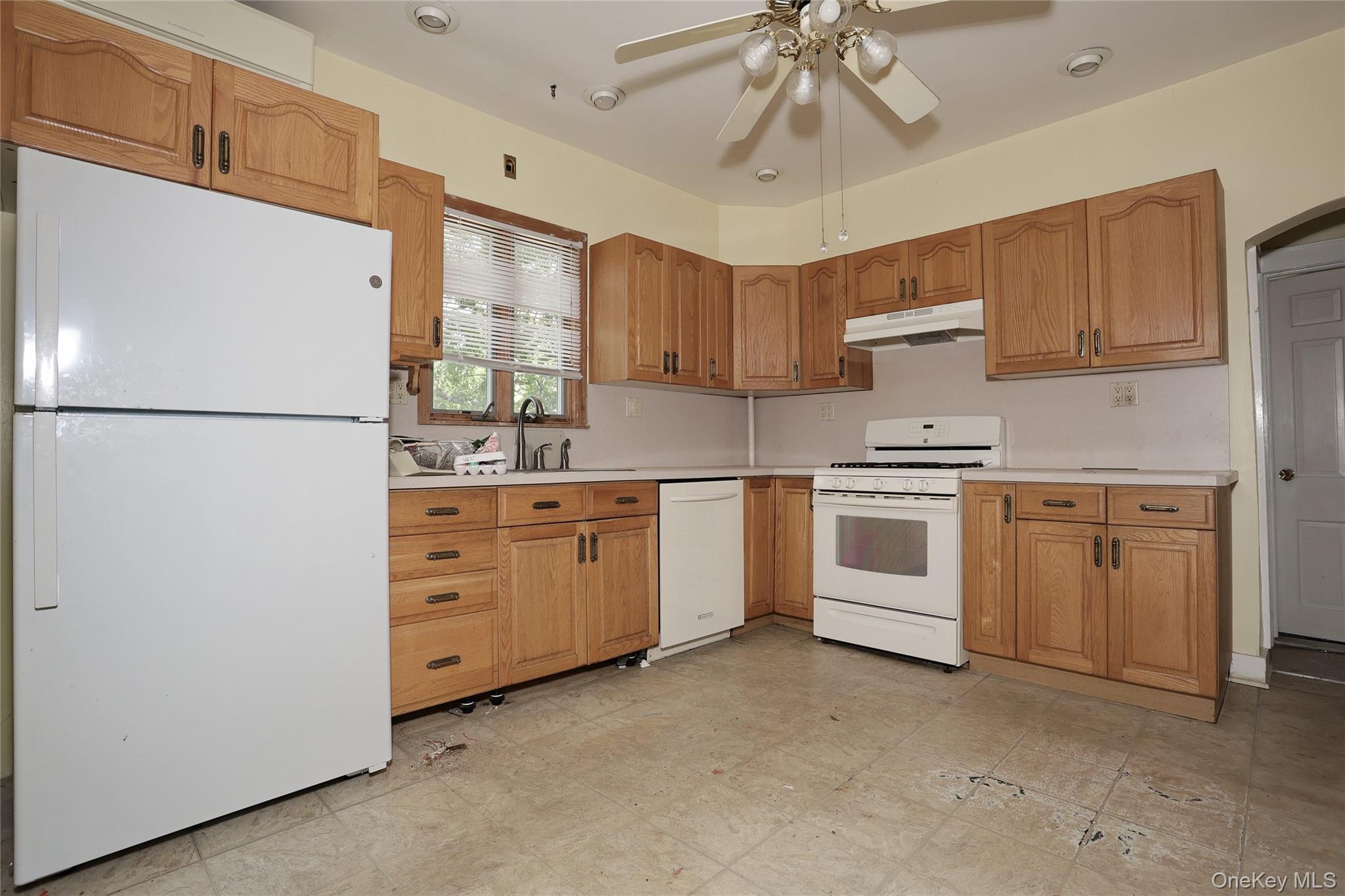 12 Pacific Avenue Property Photo 9