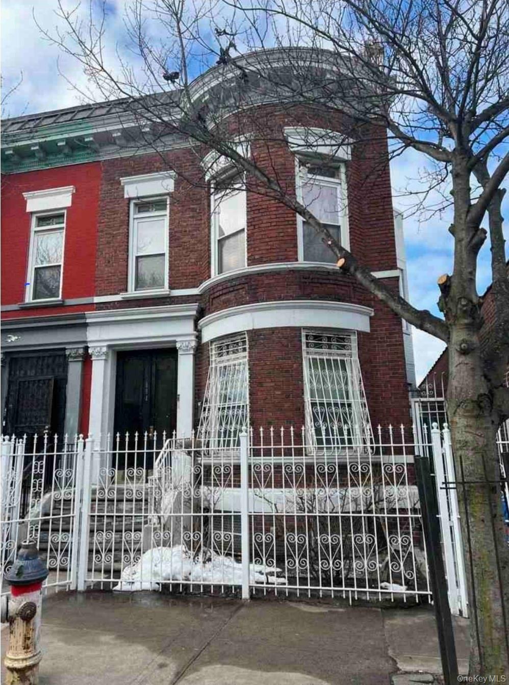 861 Manida Street Property Photo 2