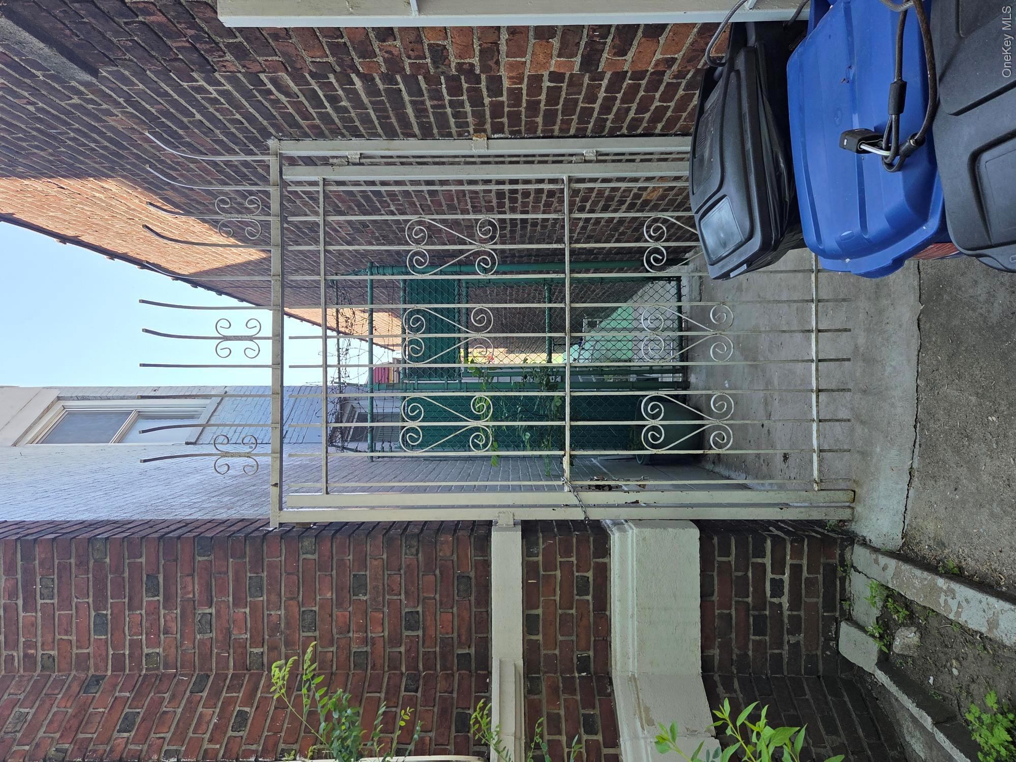 861 Manida Street Property Photo 3
