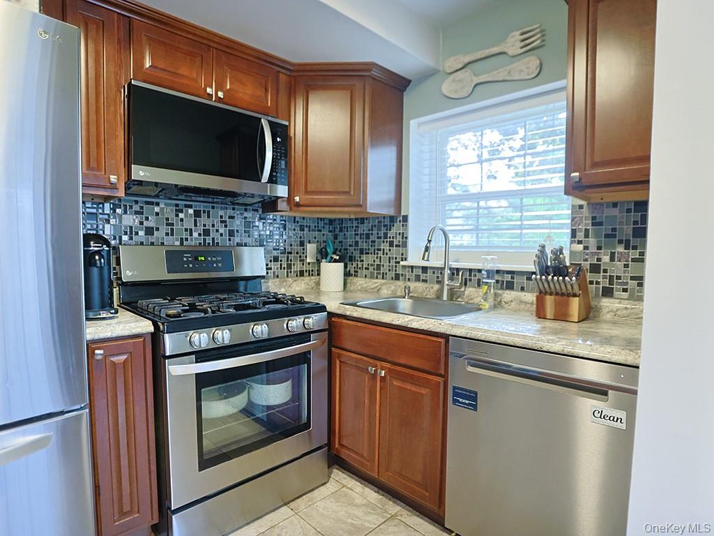 10 Lexington Hill Property Photo 12