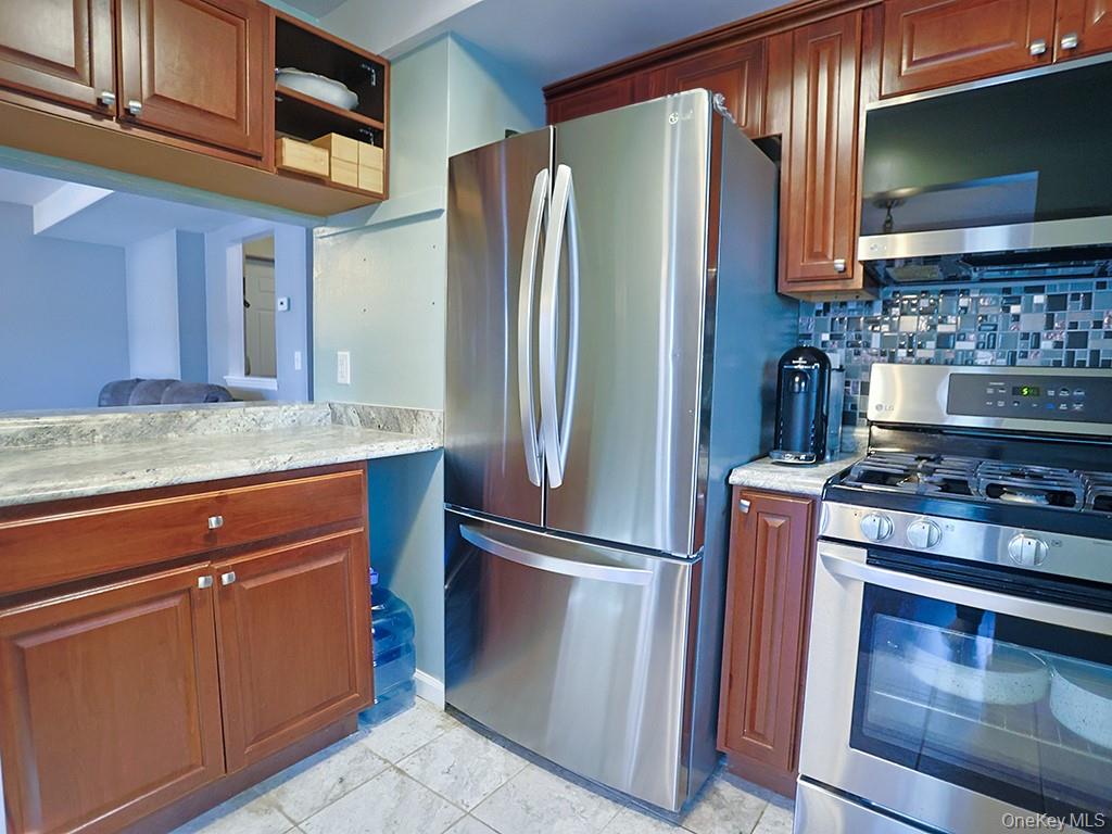 10 Lexington Hill Property Photo 13
