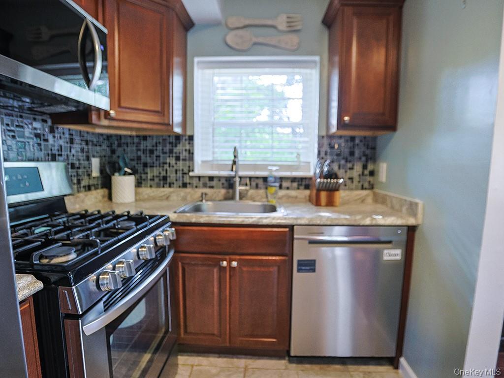 10 Lexington Hill Property Photo 14