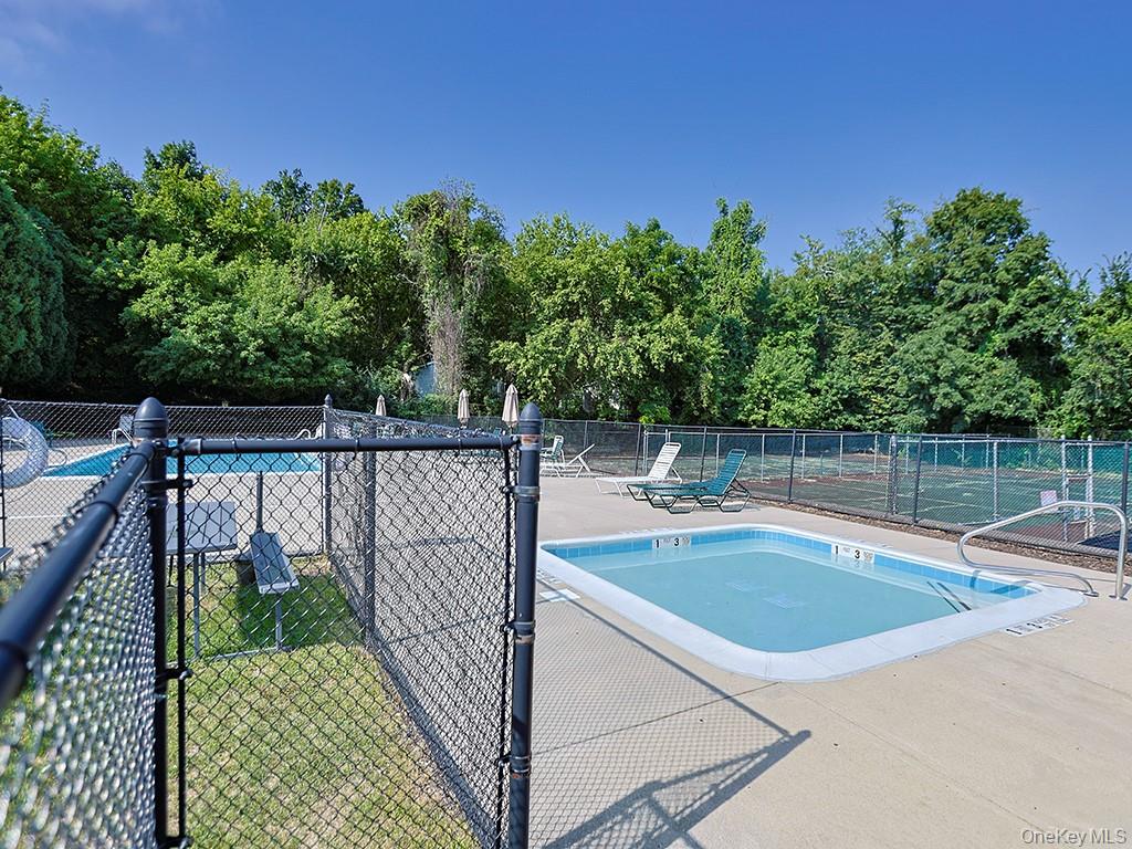10 Lexington Hill Property Photo 31