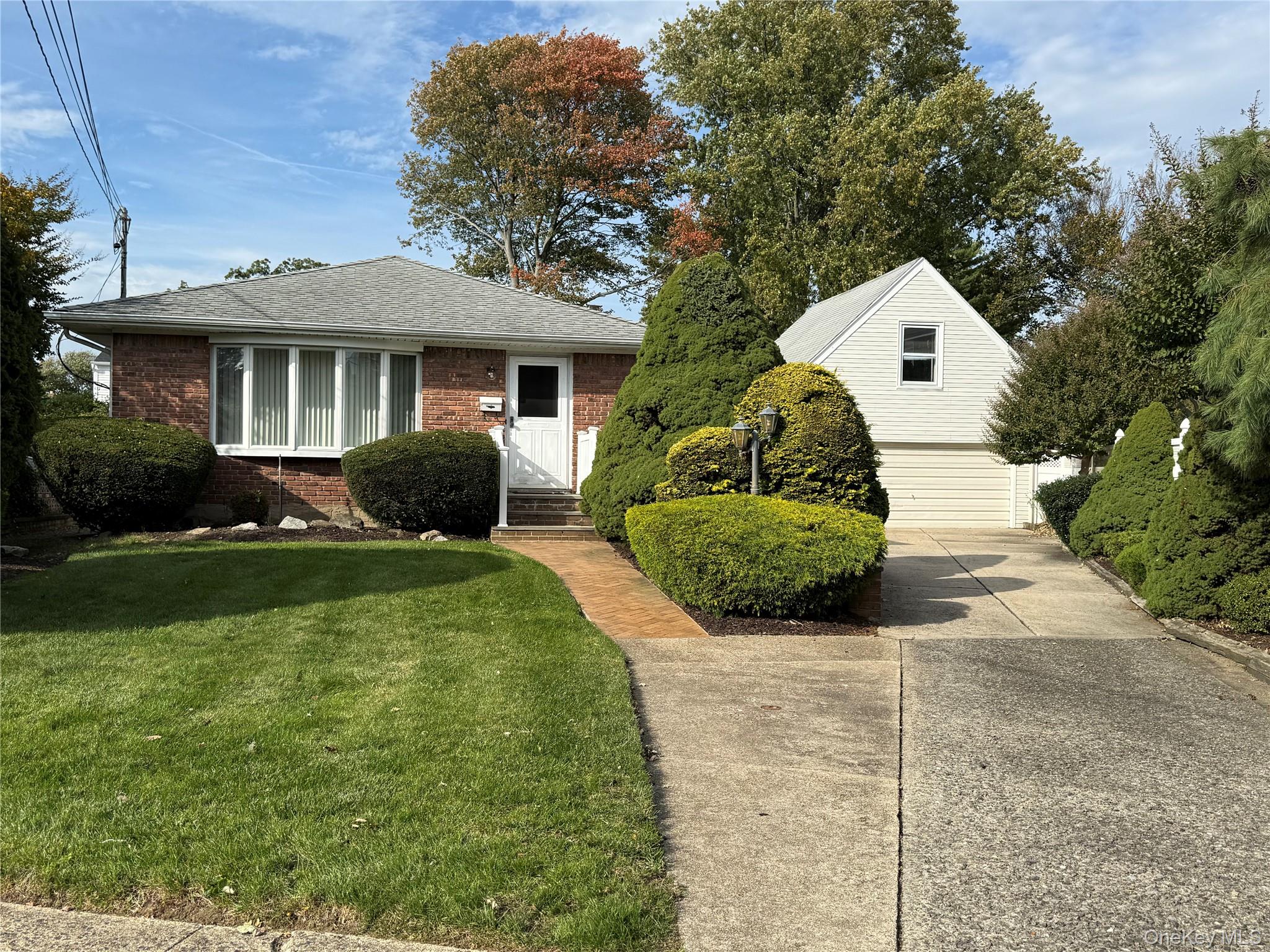 939 Steele Boulevard Property Photo 1