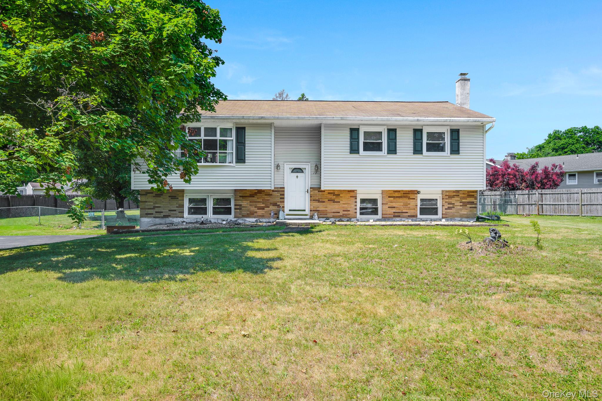 12 Golden Way Property Photo 1