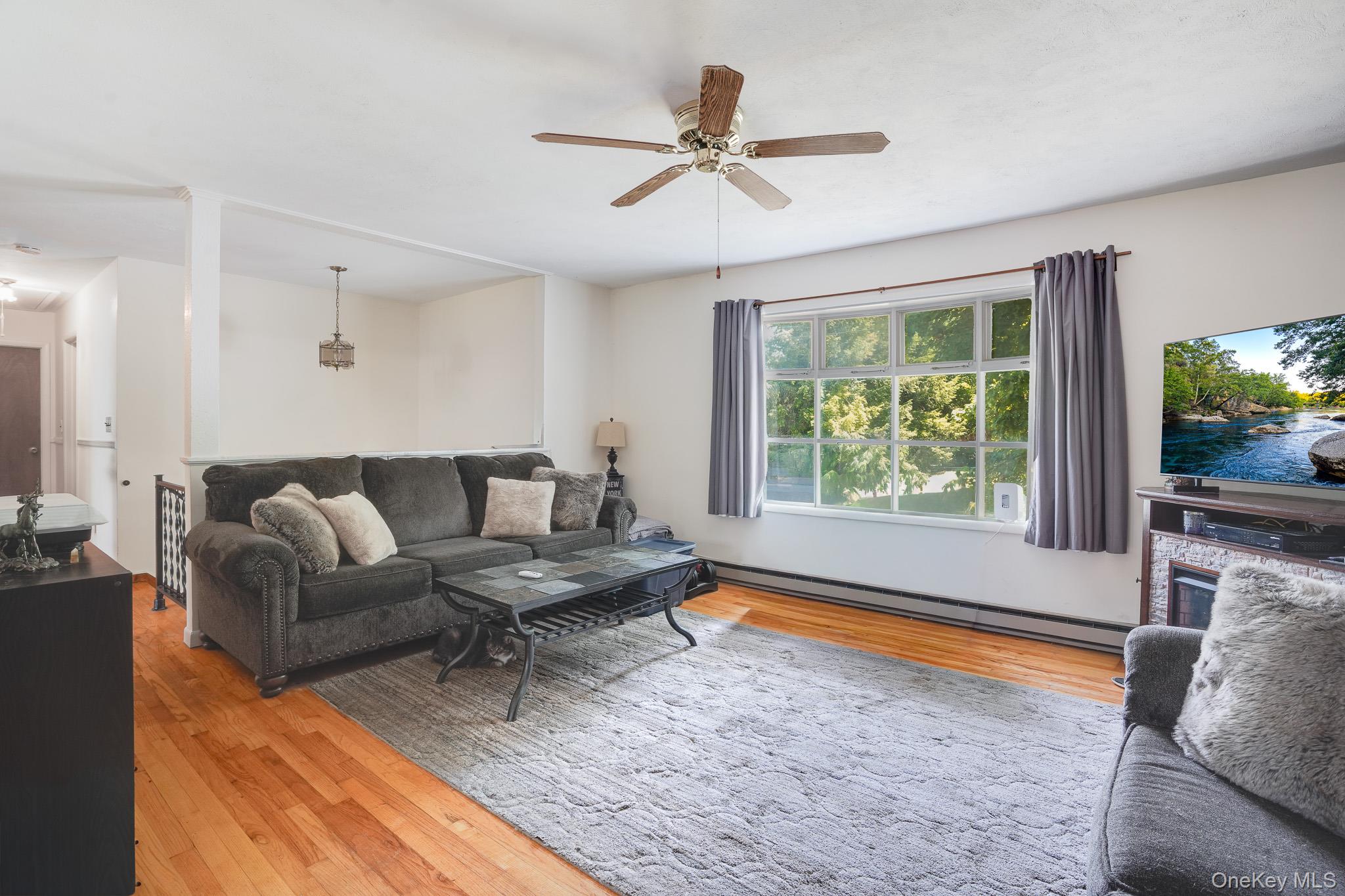 12 Golden Way Property Photo 3