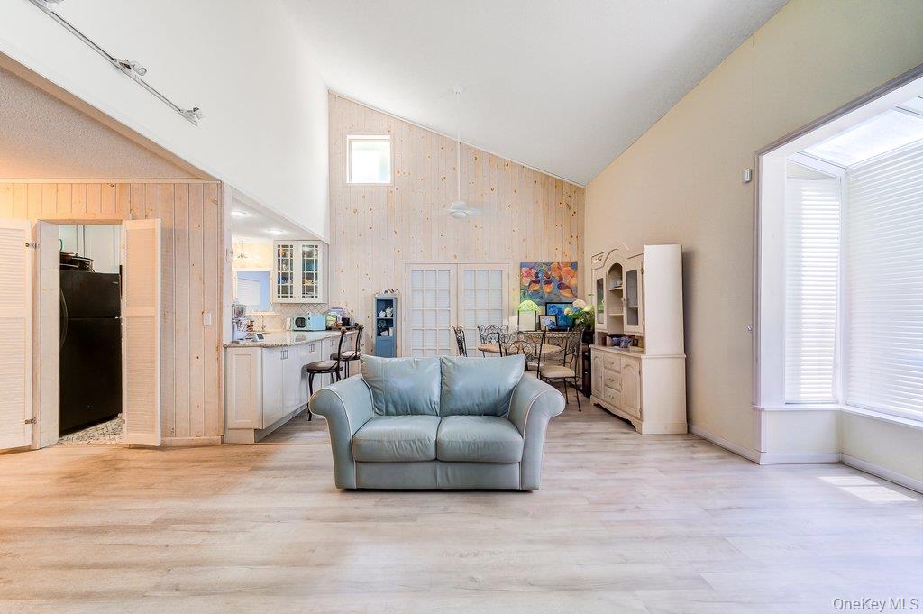 6 Racine Court Property Photo 6