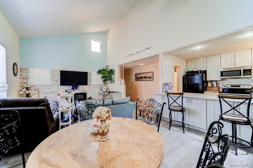 6 Racine Court Property Photo 8