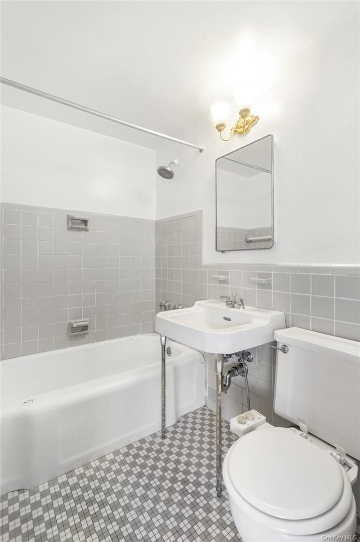 1 Fordham Hill Oval 16h Property Photo 14