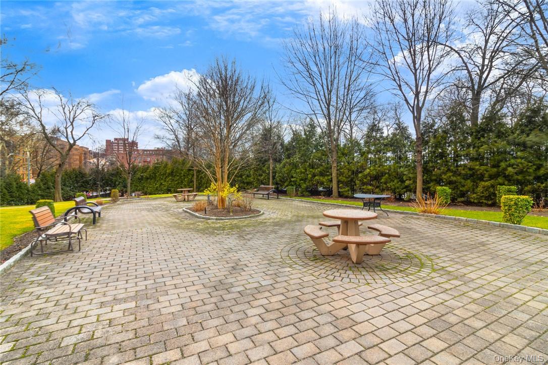 1 Fordham Hill Oval 16h Property Photo 18