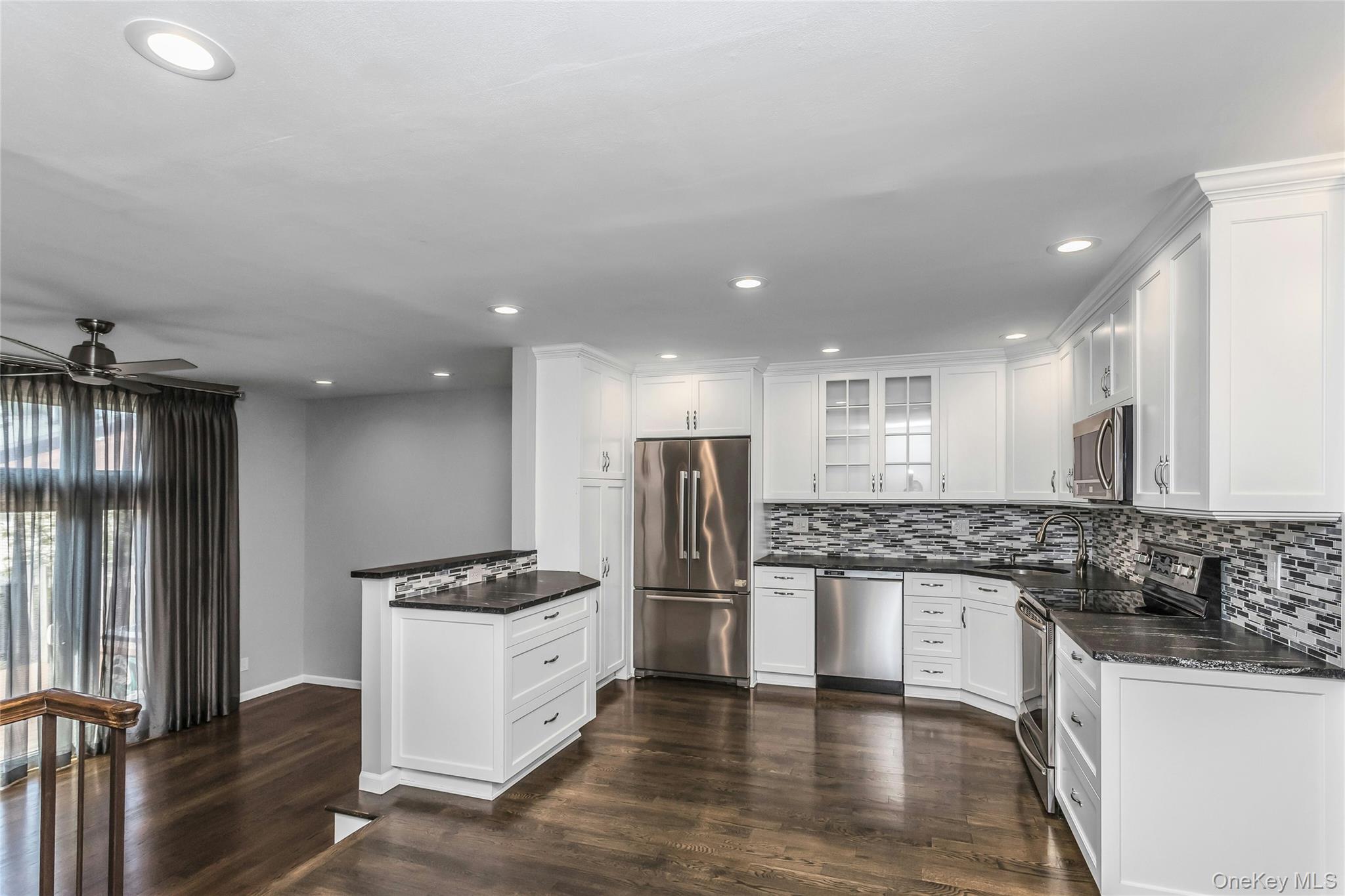104 W Woodlake Drive Property Photo 4