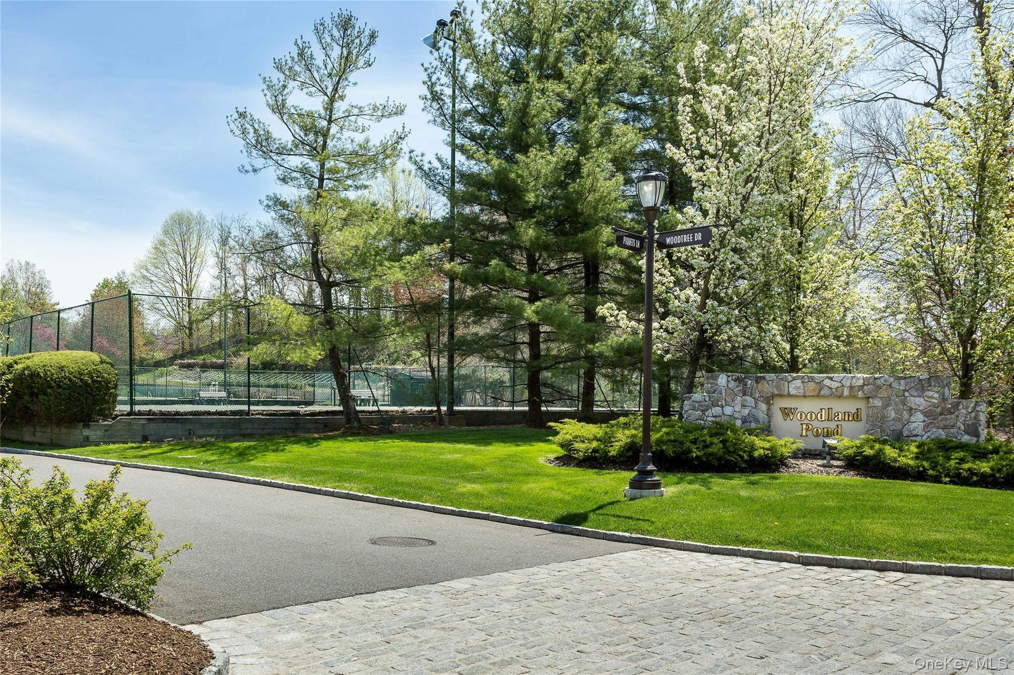104 W Woodlake Drive Property Photo 38