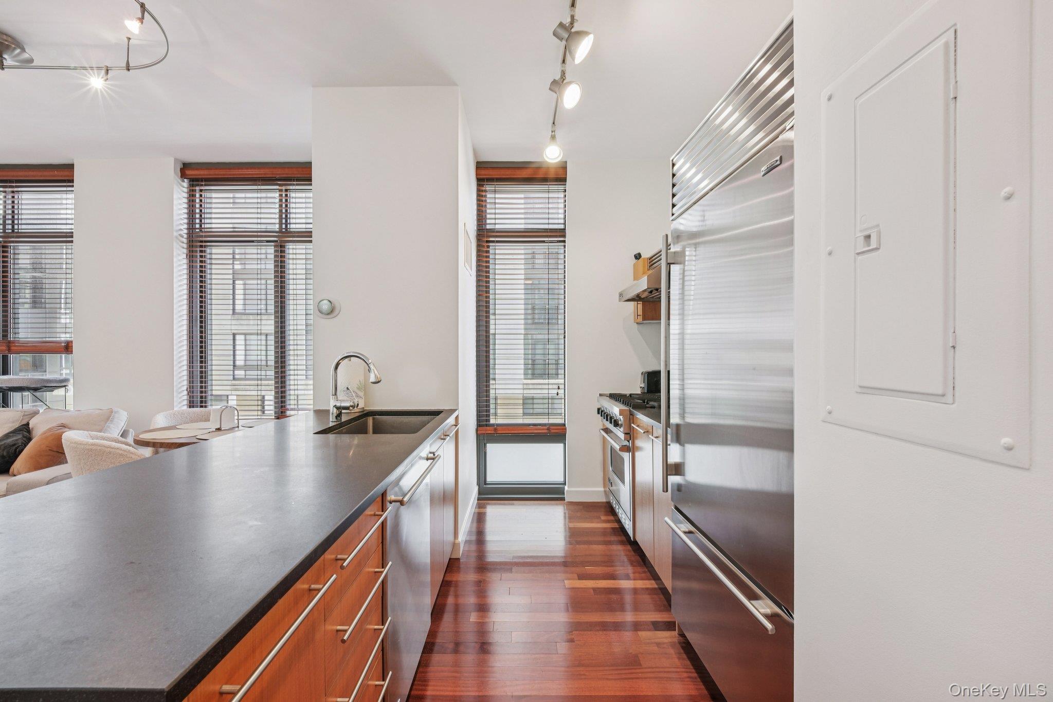 25 City Place 4b Property Photo 8