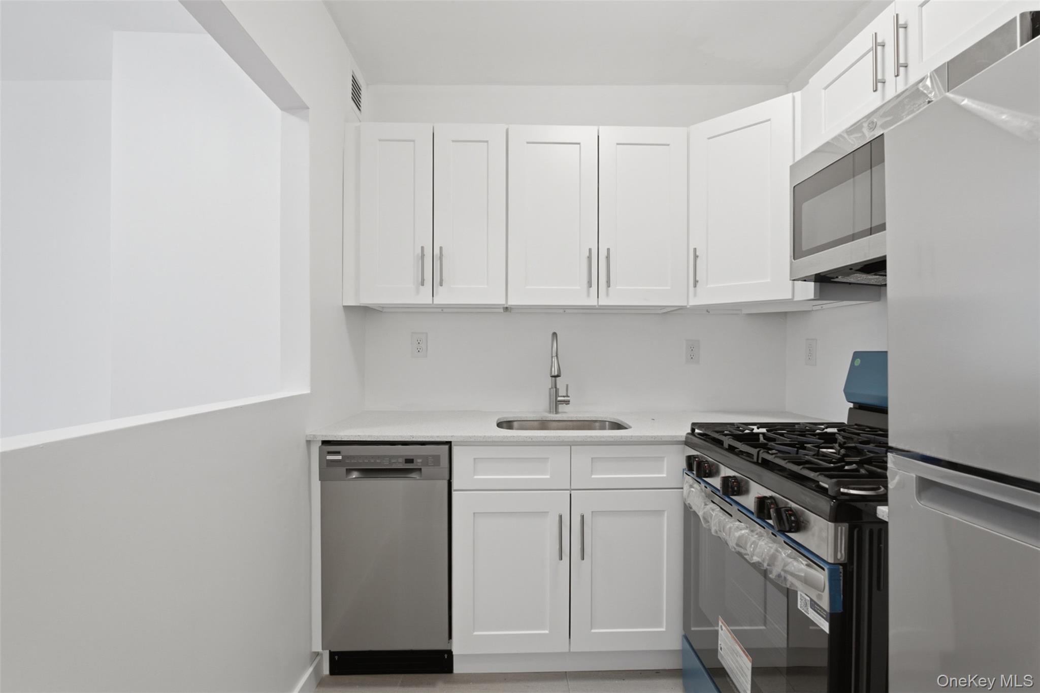 671 Bronx River Road 2n Property Photo 5