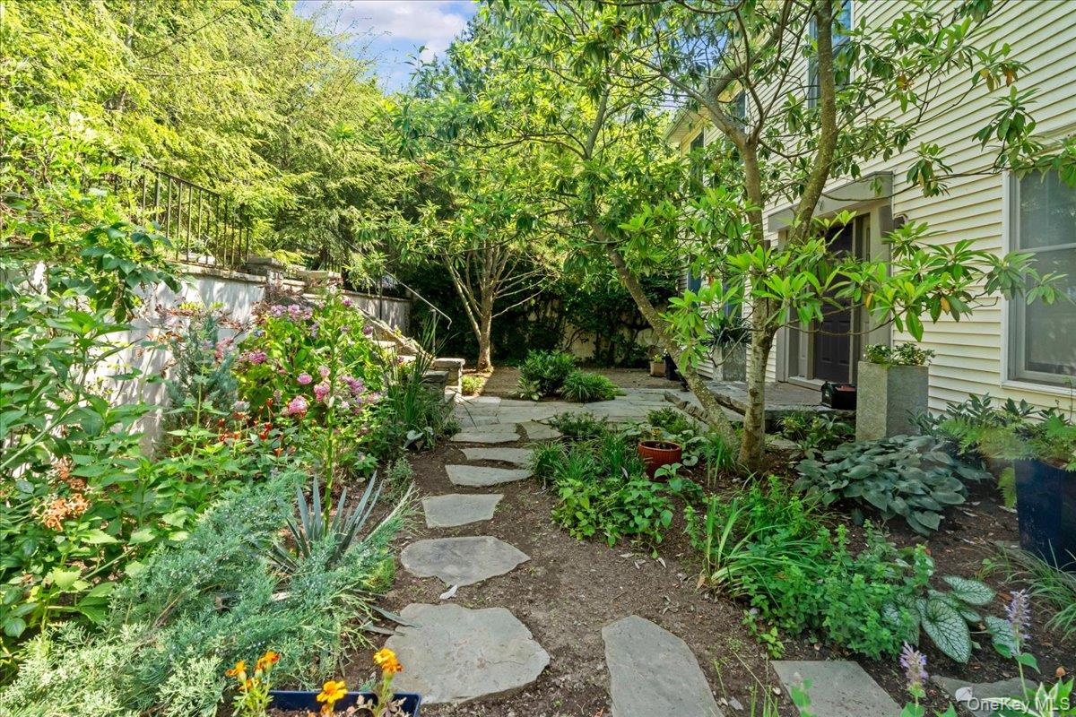349 Warburton Avenue Property Photo 4