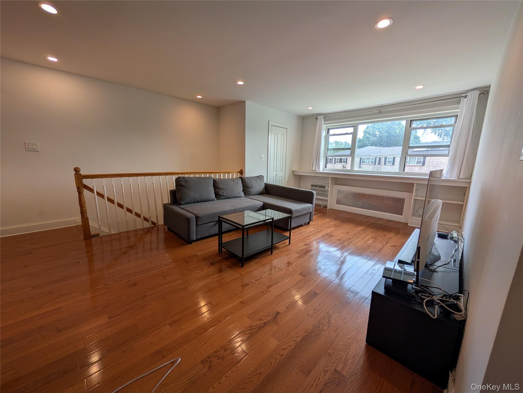 15048 Jewel Avenue 70b Property Photo 3