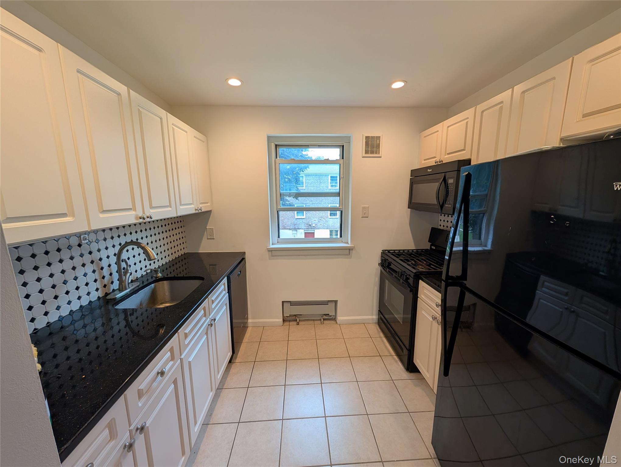 15048 Jewel Avenue 70b Property Photo 5