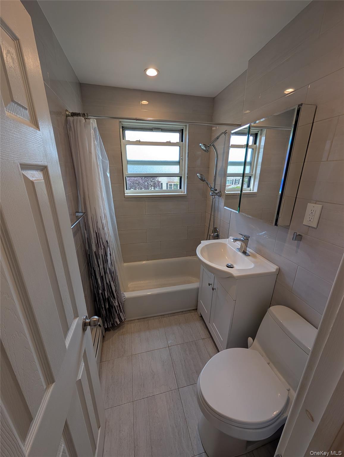 15048 Jewel Avenue 70b Property Photo 6
