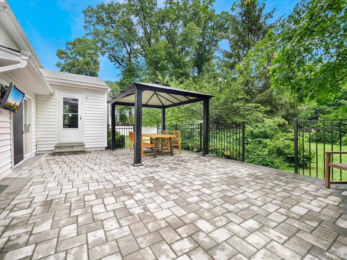 44 Oriole Street Property Photo 43