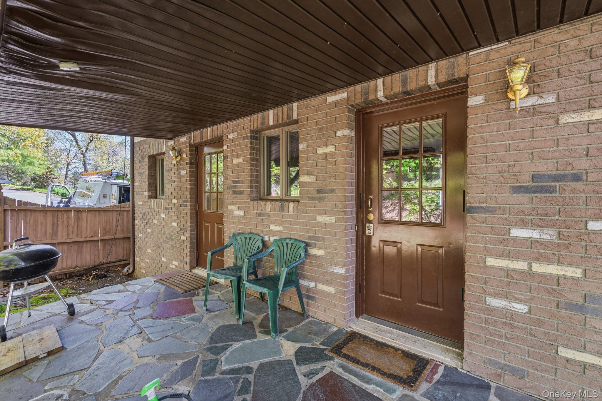 194 Jersey Avenue E Property Photo 2