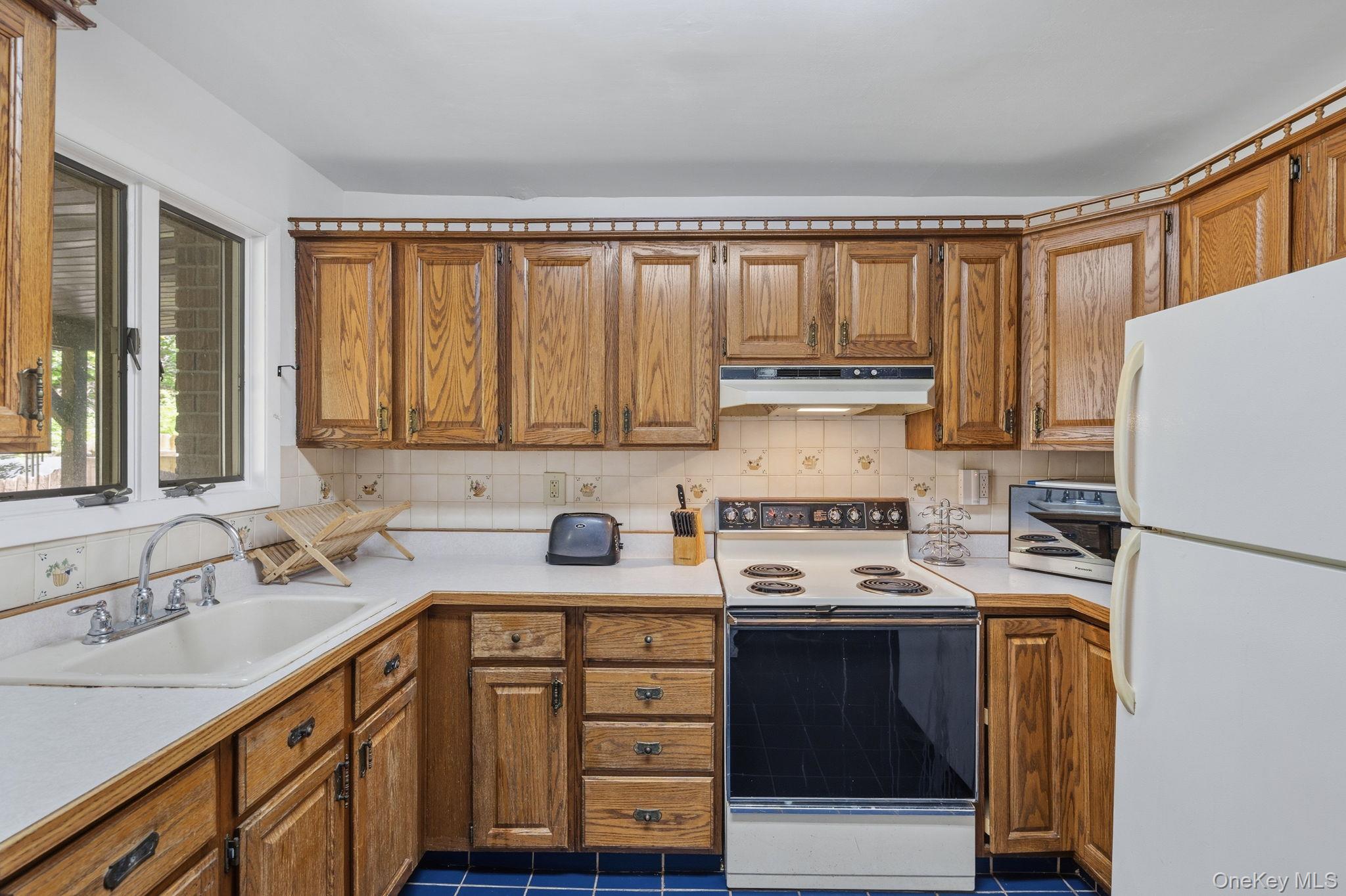 194 Jersey Avenue E Property Photo 3