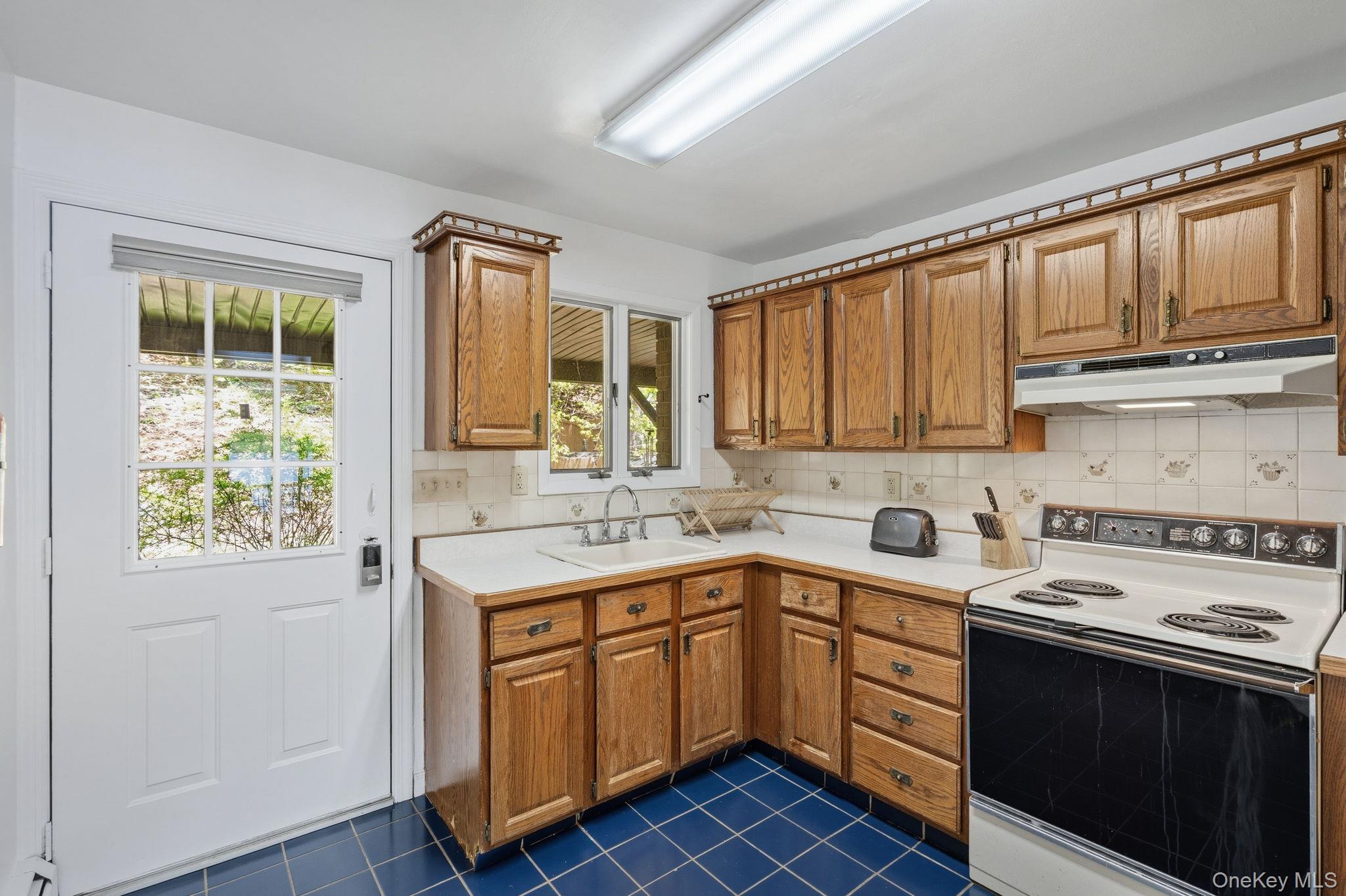 194 Jersey Avenue E Property Photo 4