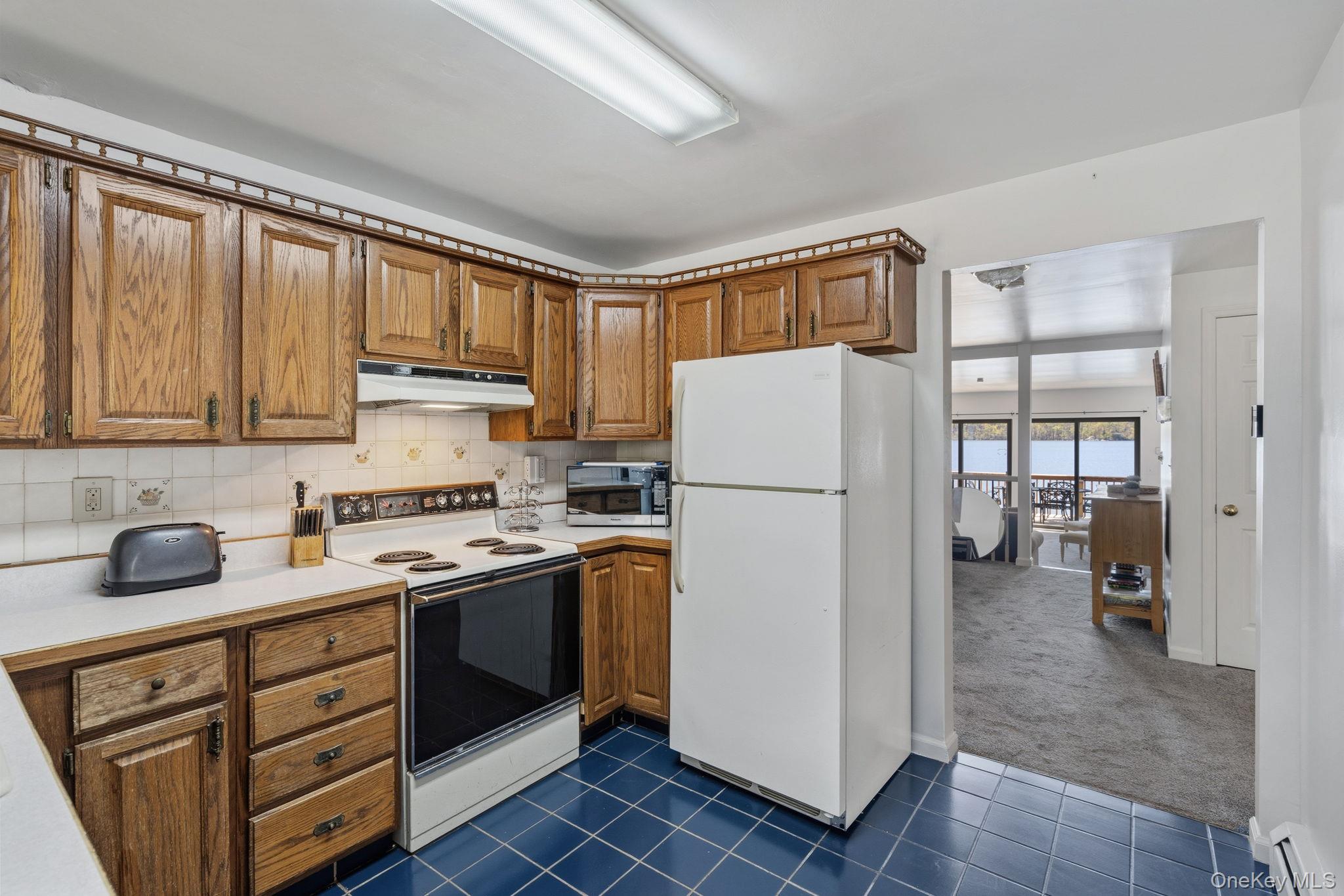 194 Jersey Avenue E Property Photo 5