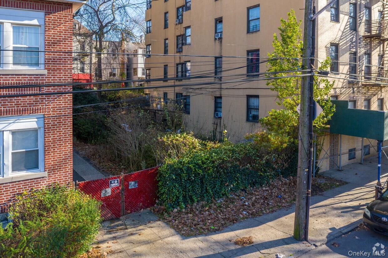 3754 Bronx Boulevard Property Photo 2