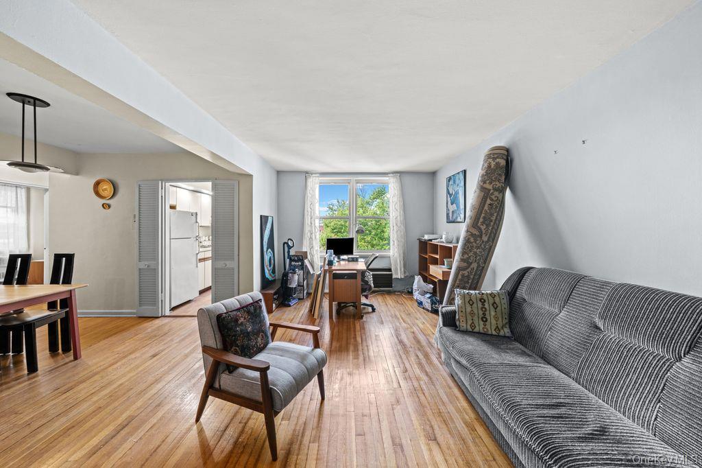 31-85 Crescent Street 608 Property Photo 2