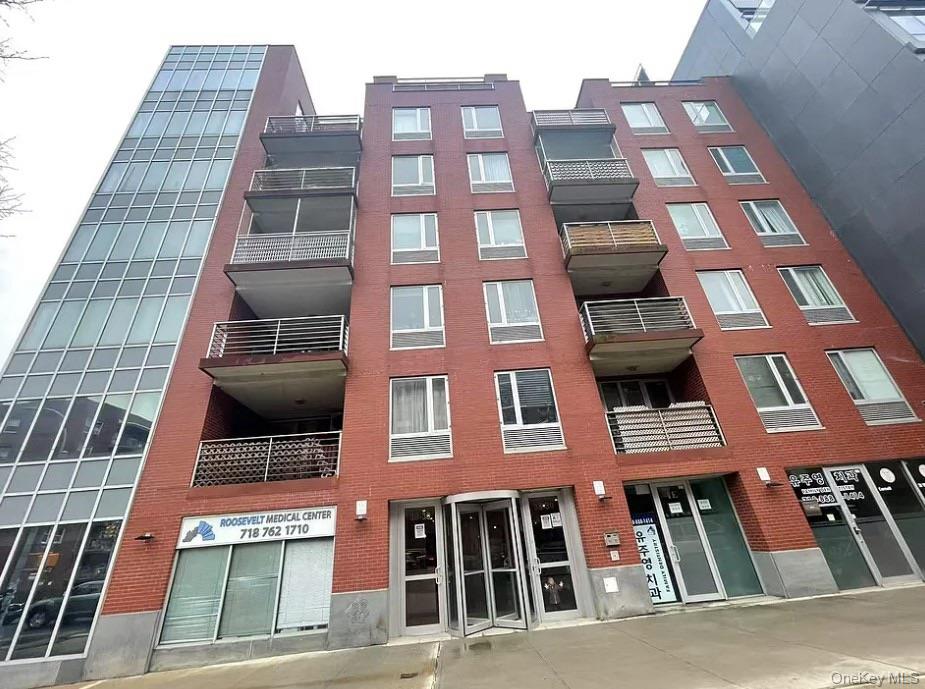 38-34 Parsons Boulevard PH-D Property Photo 1