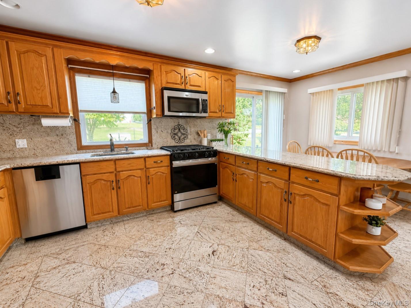 688 Pleasantview Court Property Photo 13
