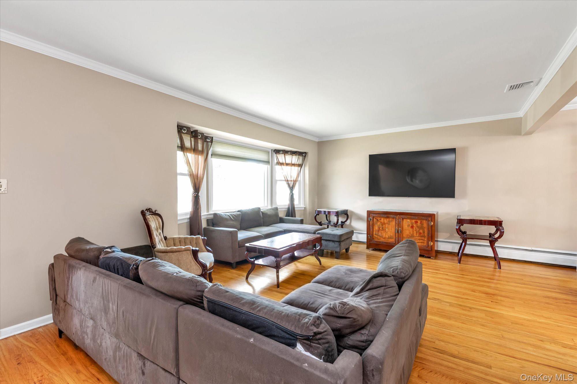2832 Court Street Property Photo 4