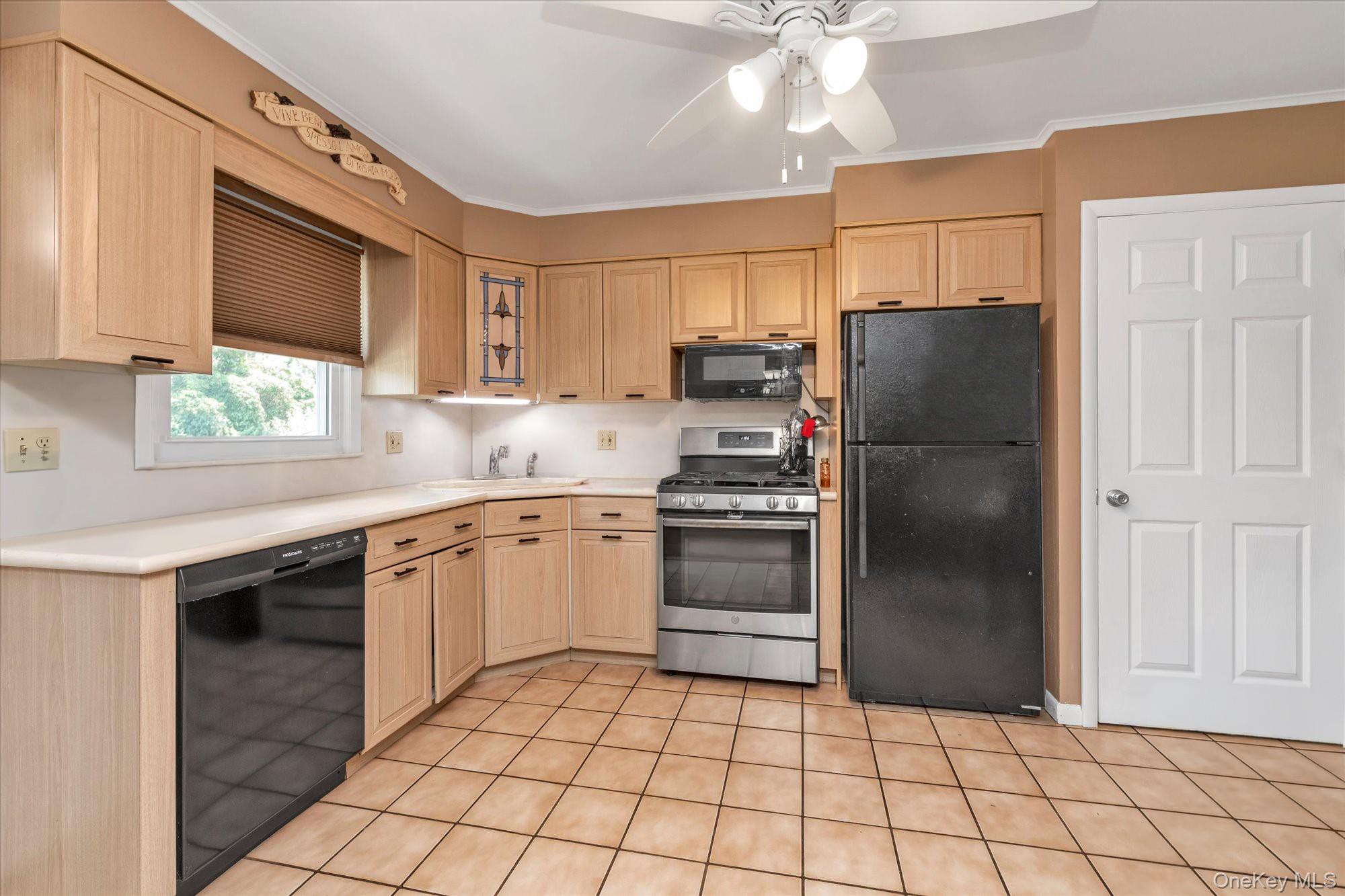 2832 Court Street Property Photo 8