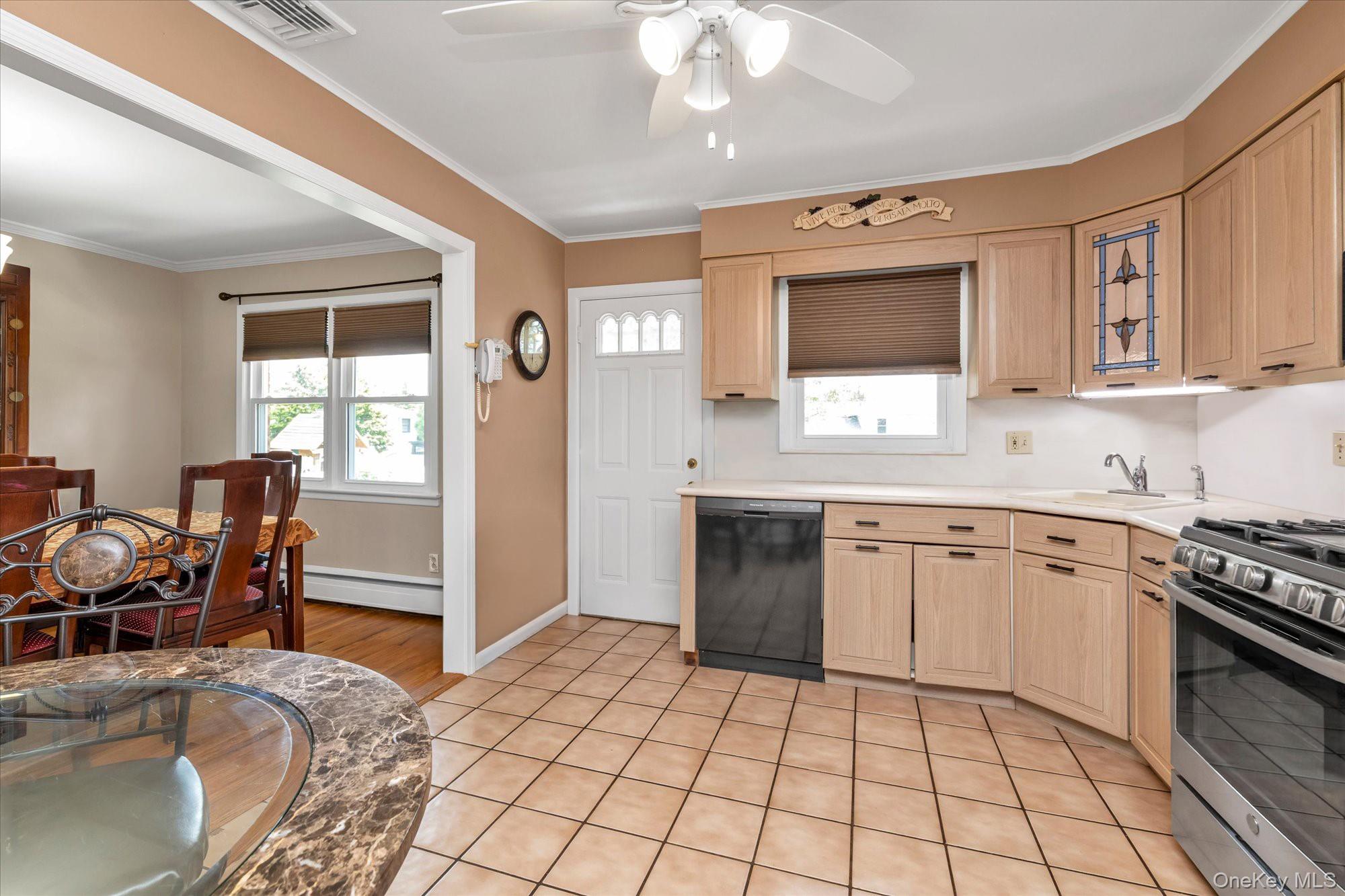 2832 Court Street Property Photo 9