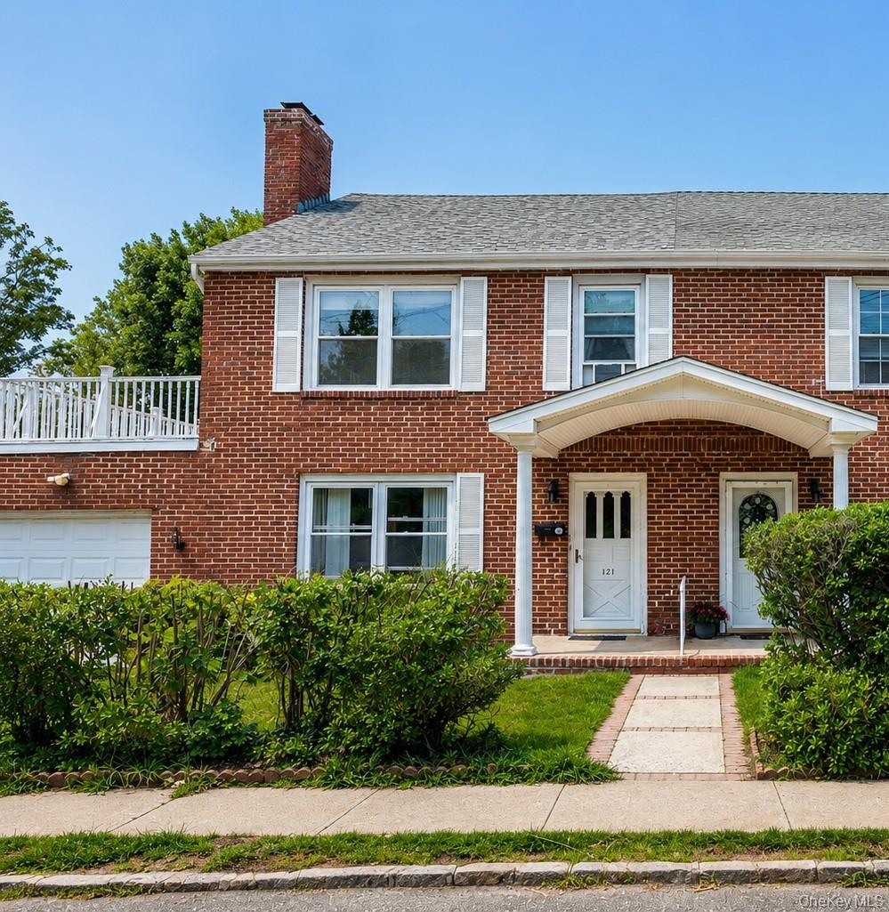 121 Manhasset Avenue Property Photo 1