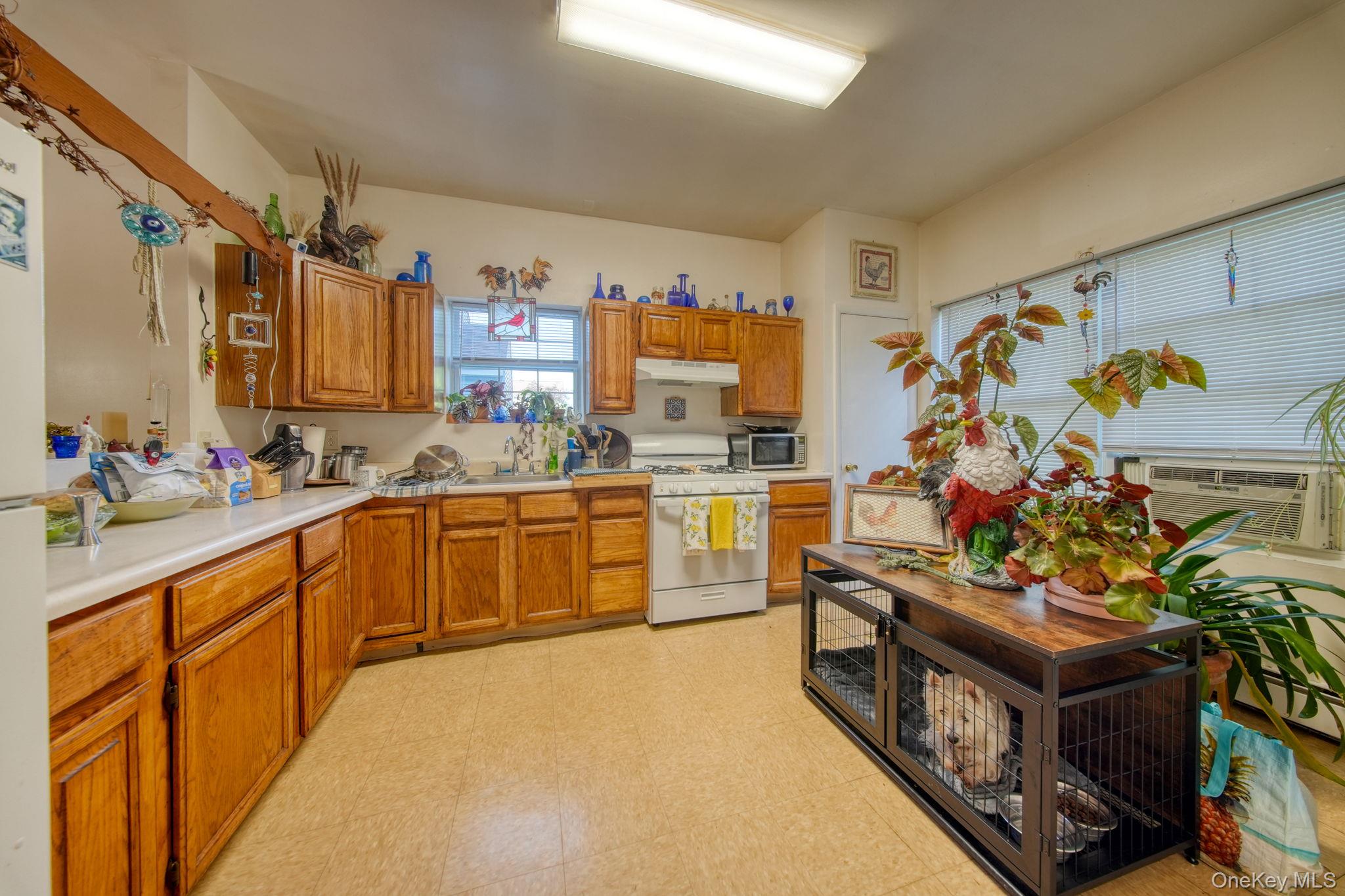 100 1/2 Kingston Avenue Property Photo 7
