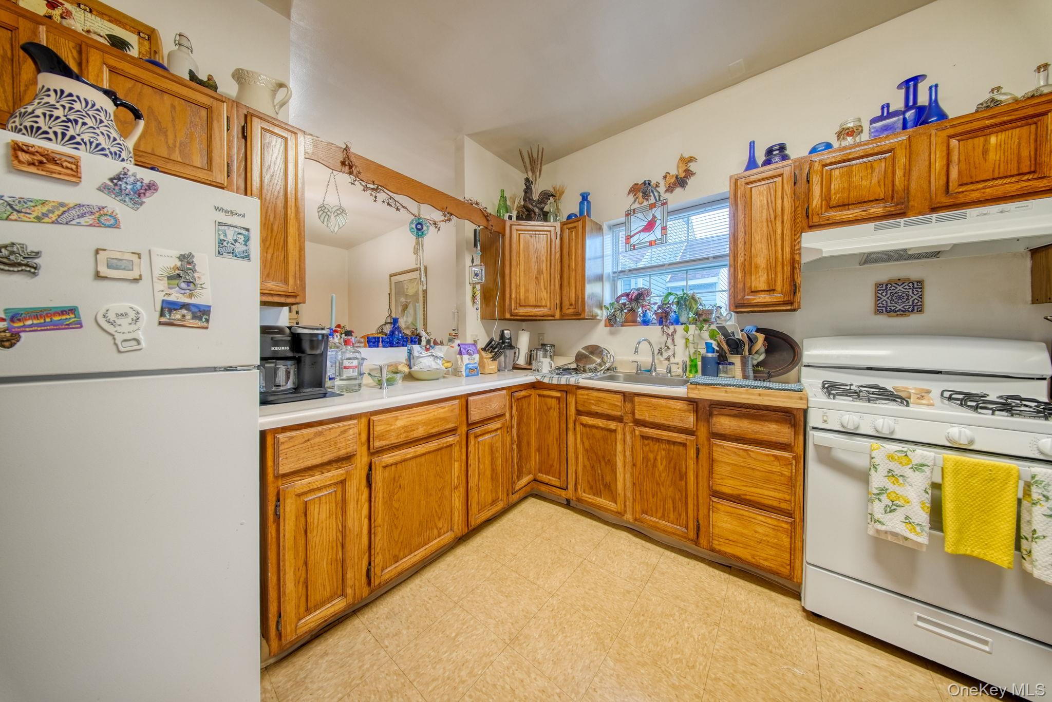 100 1/2 Kingston Avenue Property Photo 8