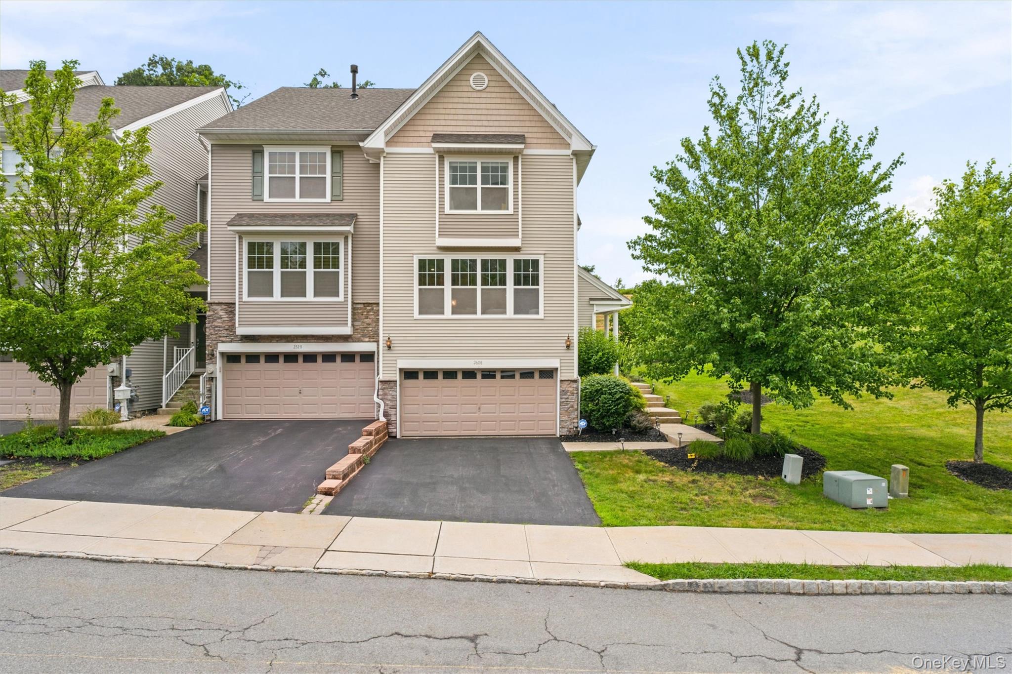2608 Hawthorn Way Property Photo 2