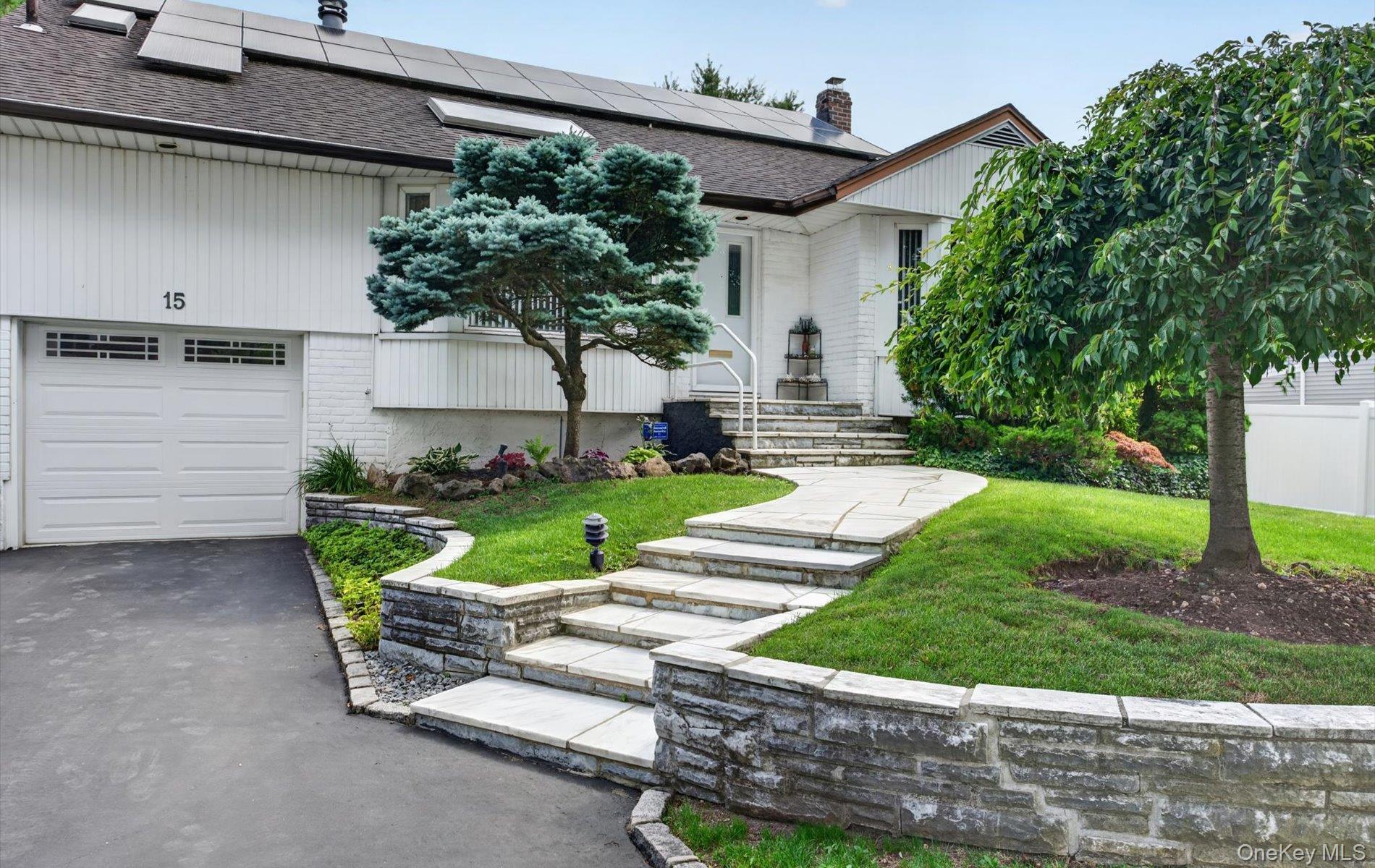 15 Ulster Drive Property Photo 2