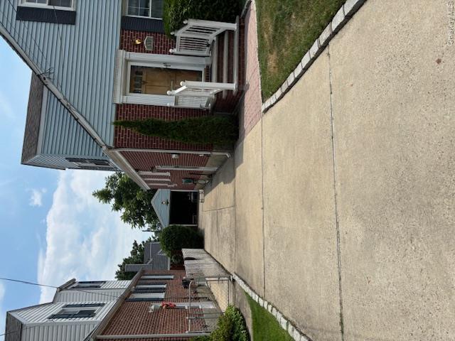 655 2nd Place Property Photo 2