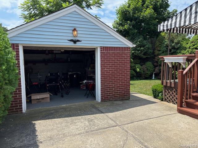 655 2nd Place Property Photo 3