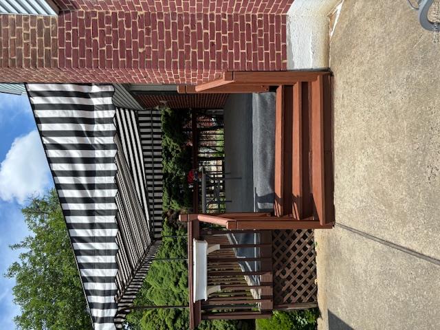 655 2nd Place Property Photo 4
