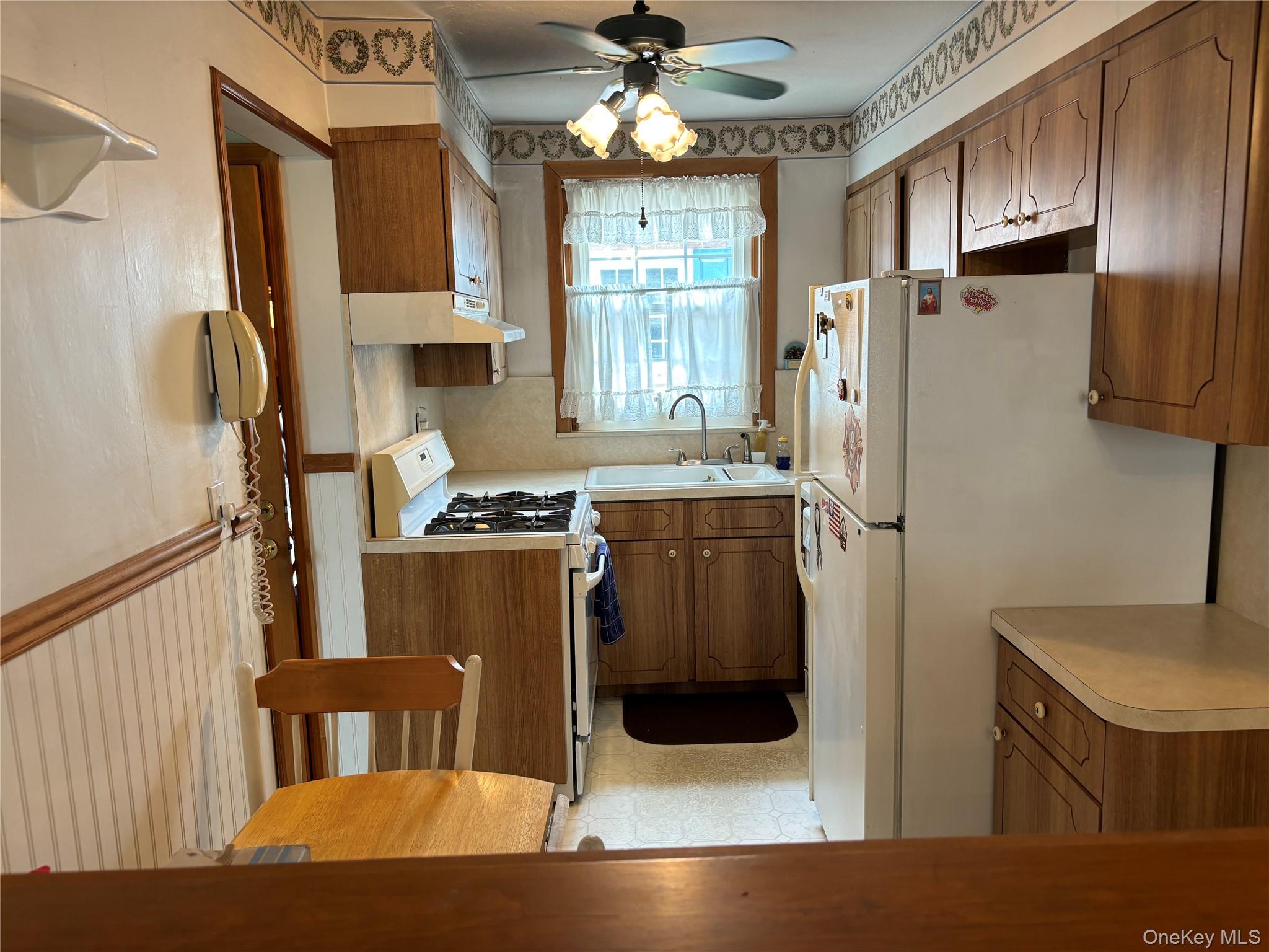 655 2nd Place Property Photo 9