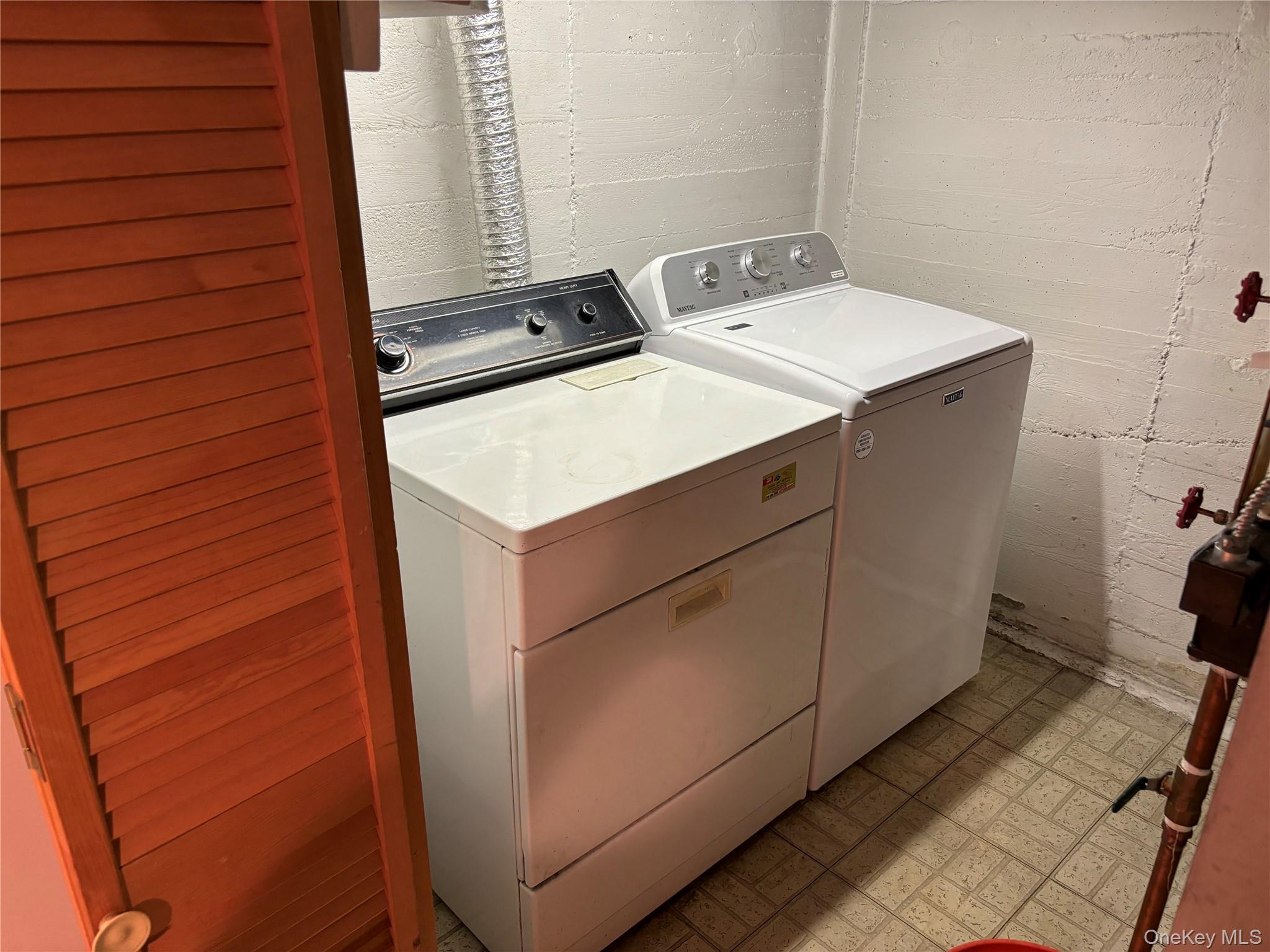 655 2nd Place Property Photo 14