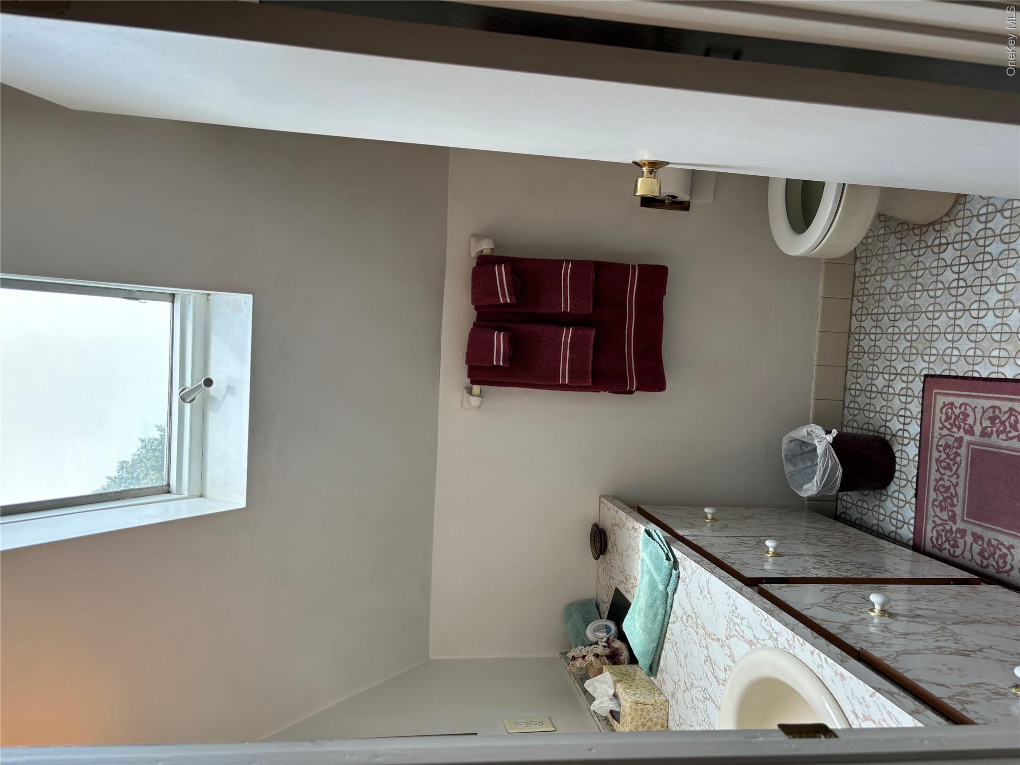 655 2nd Place Property Photo 16