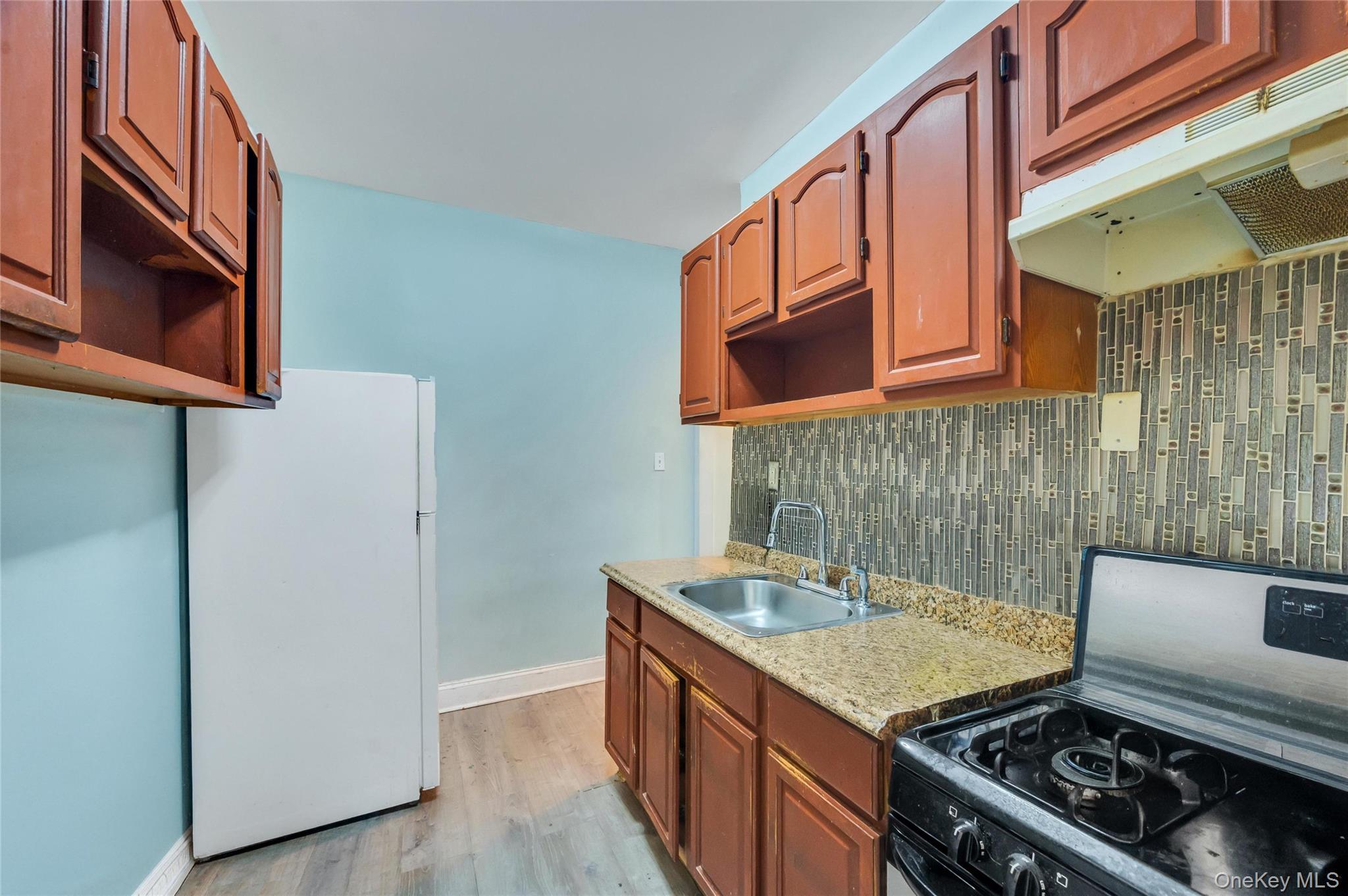 558 Midwood St Property Photo 7