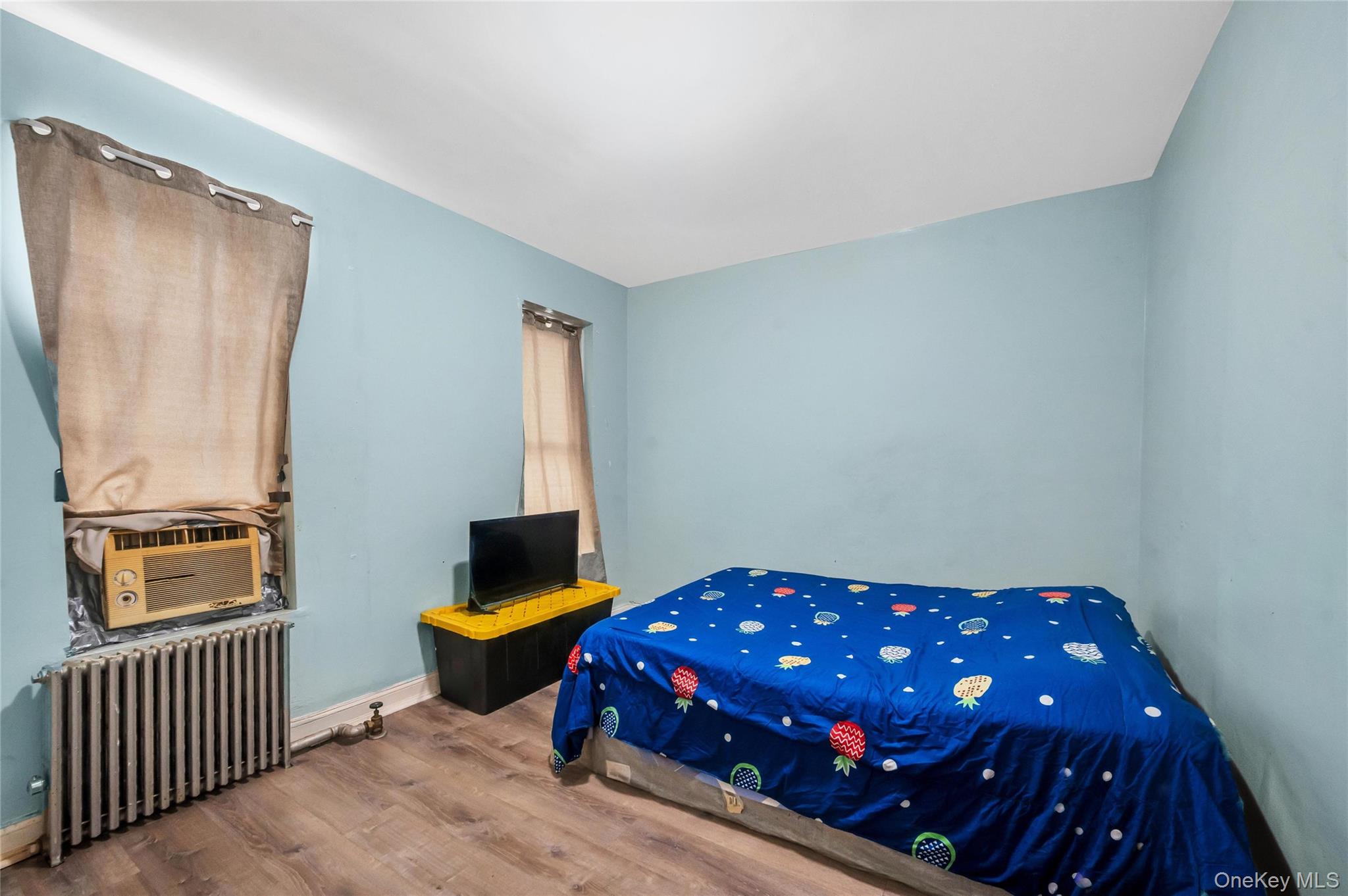 558 Midwood St Property Photo 8