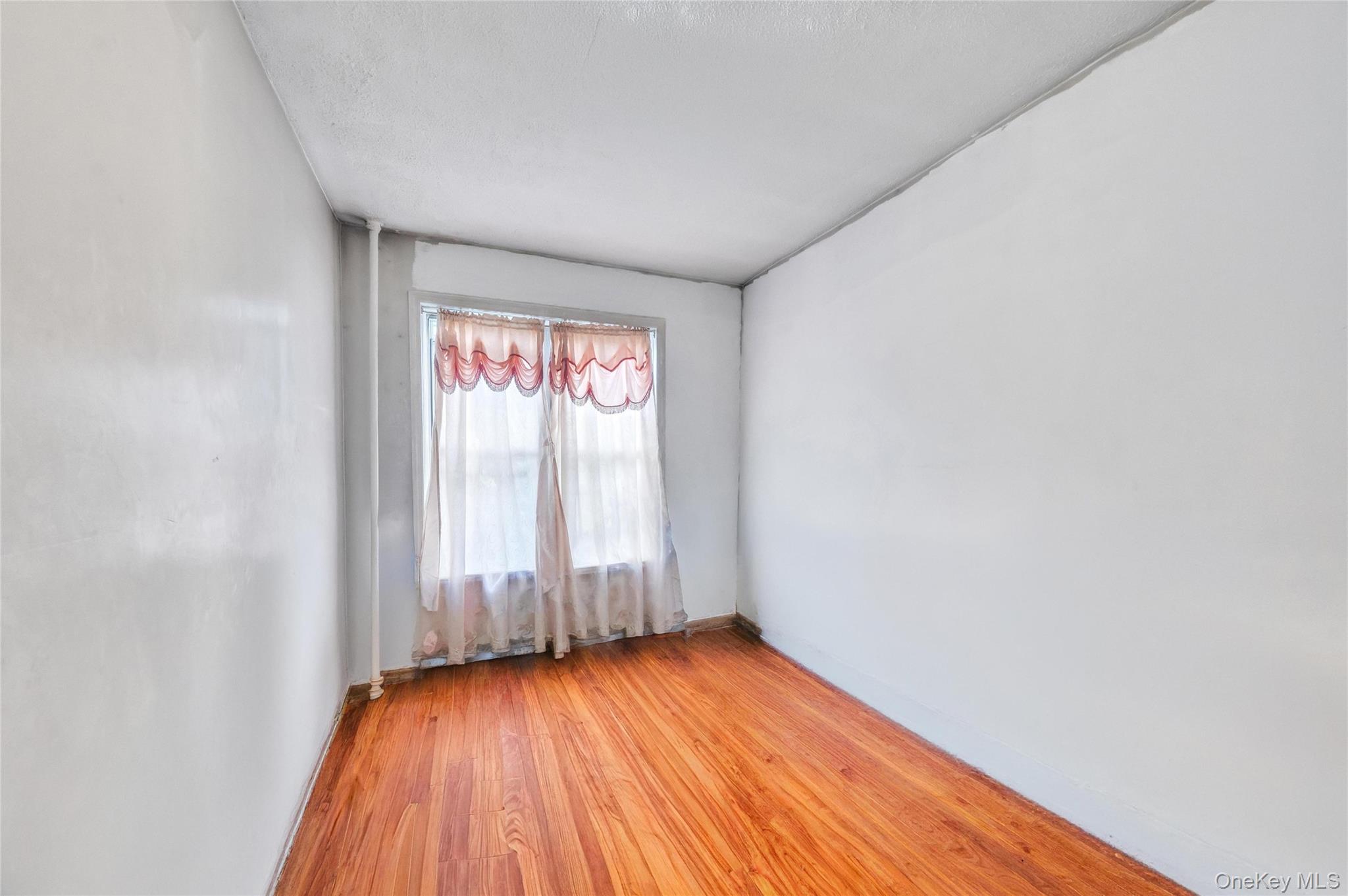 558 Midwood St Property Photo 12