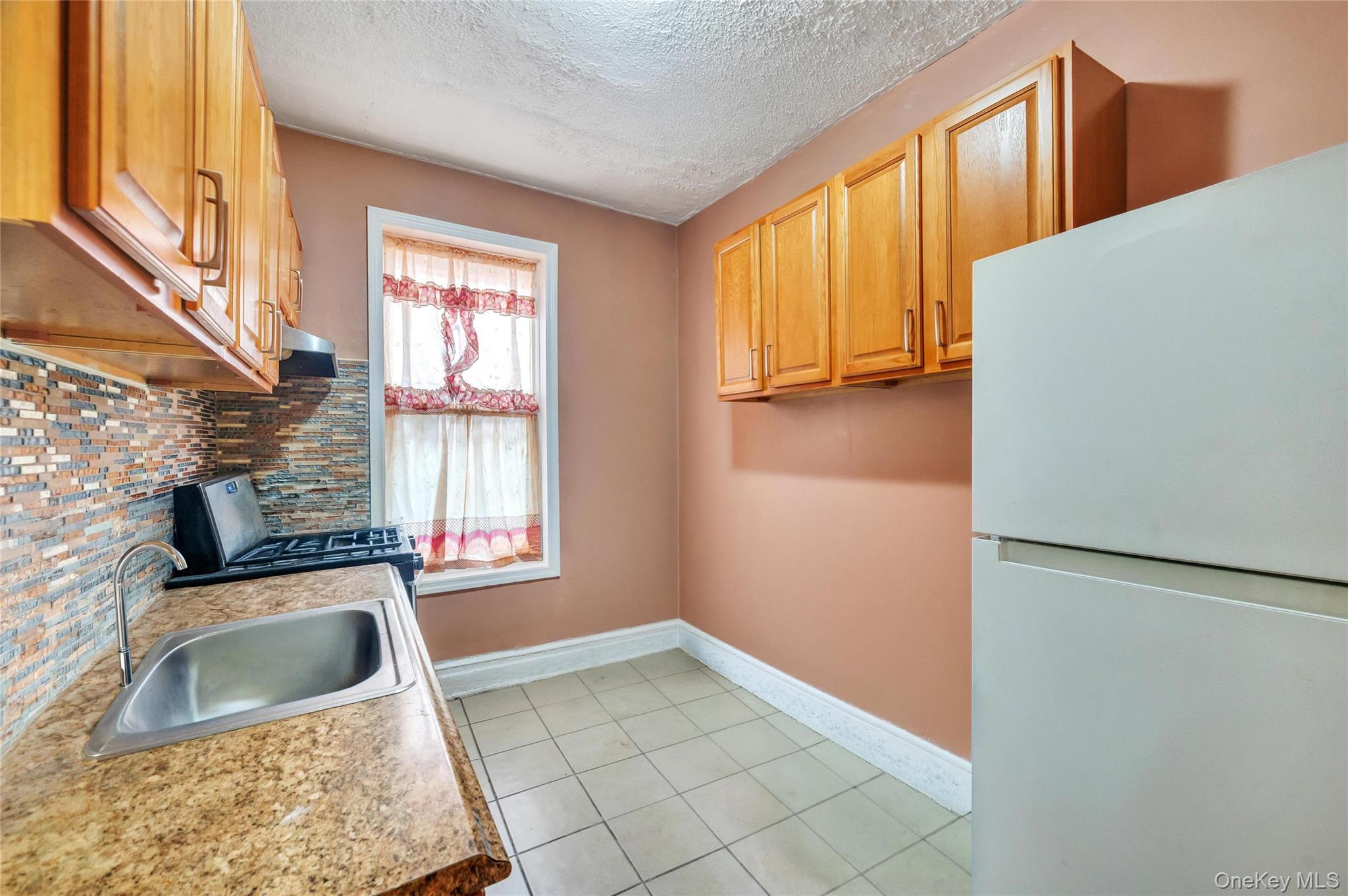 558 Midwood St Property Photo 16